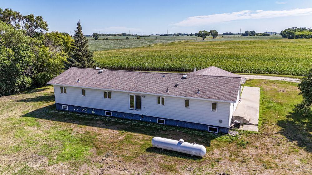 1986 single family home for sale at 3251 200th Street in Rothsay, MN — 4 bed, 2 bath (photo 7 of 49)