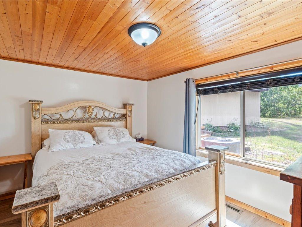 1960 single family home for sale at 26573 Lower Cullen Road in Nisswa, MN — 2 bed, 1 bath (photo 15 of 45)