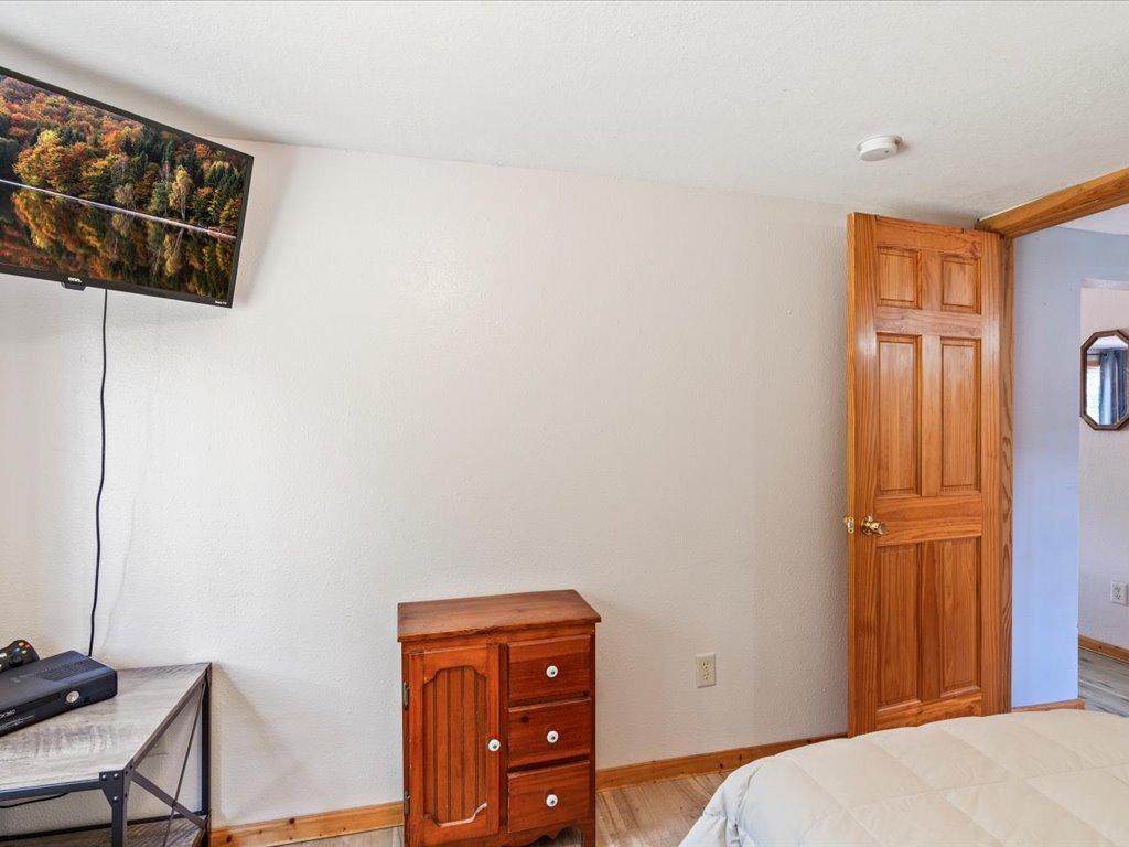 1960 single family home for sale at 26573 Lower Cullen Road in Nisswa, MN — 2 bed, 1 bath (photo 18 of 45)