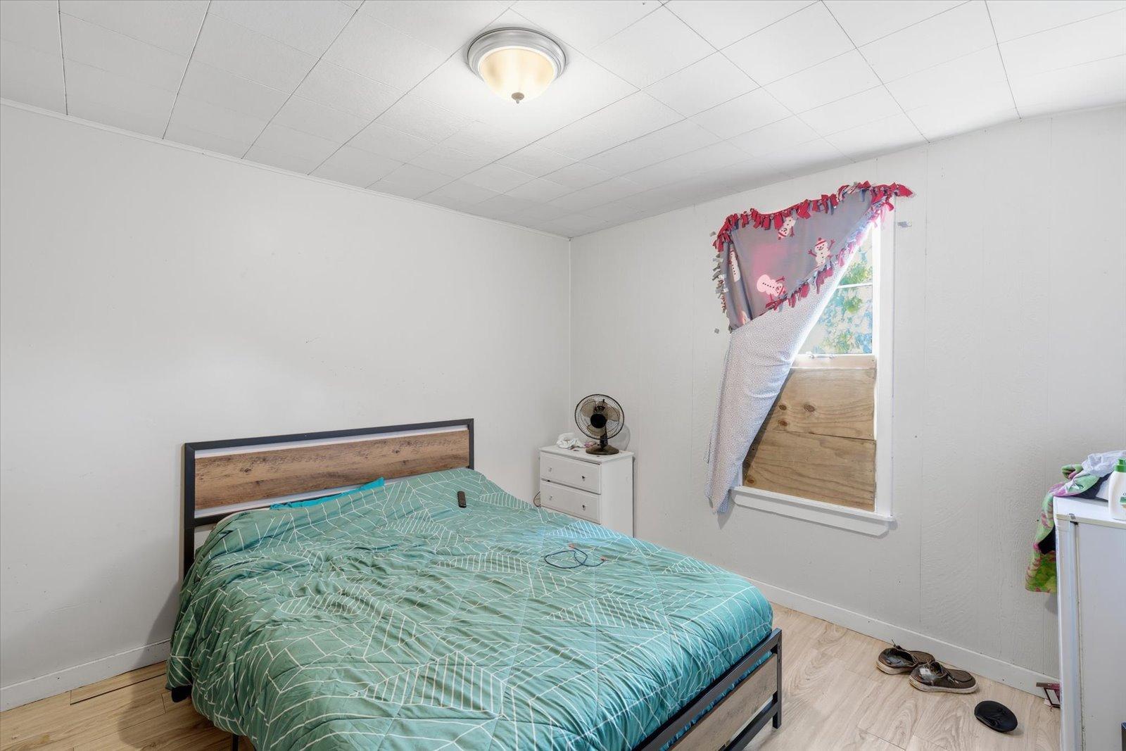 1989 duplex for sale at 219 3rd Avenue in Bovey, MN — 4 bed, 2 bath (photo 16 of 33)