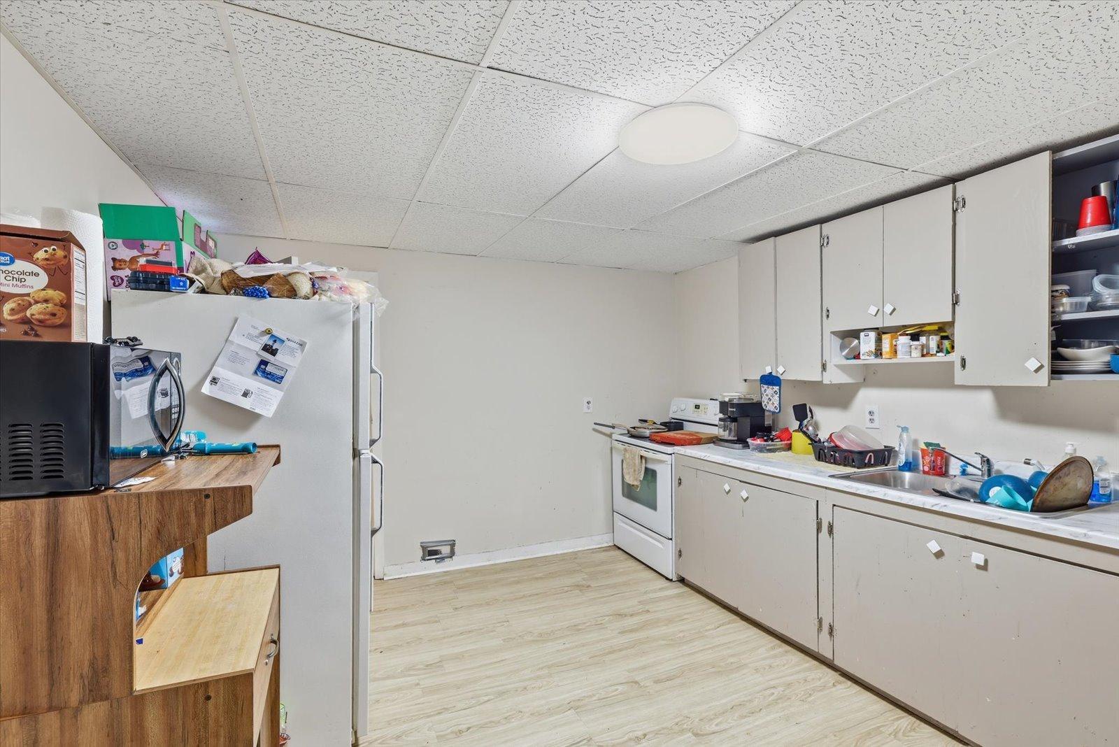 1989 duplex for sale at 219 3rd Avenue in Bovey, MN — 4 bed, 2 bath (photo 8 of 33)