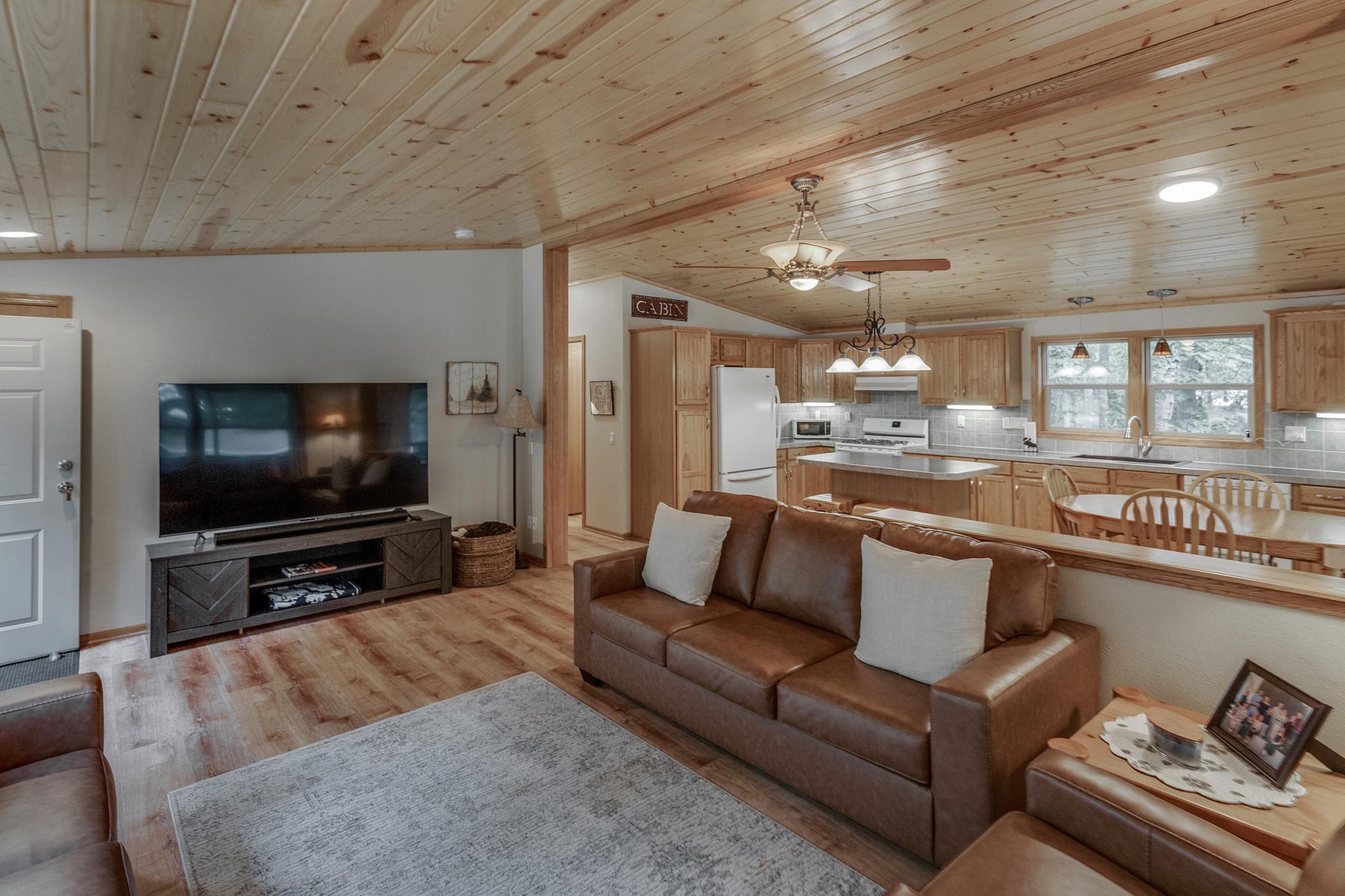 2005 single family home for sale at 12289 Whitefish Avenue, Unit 11 in Crosslake, MN — 2 bed, 2 bath (photo 11 of 37)