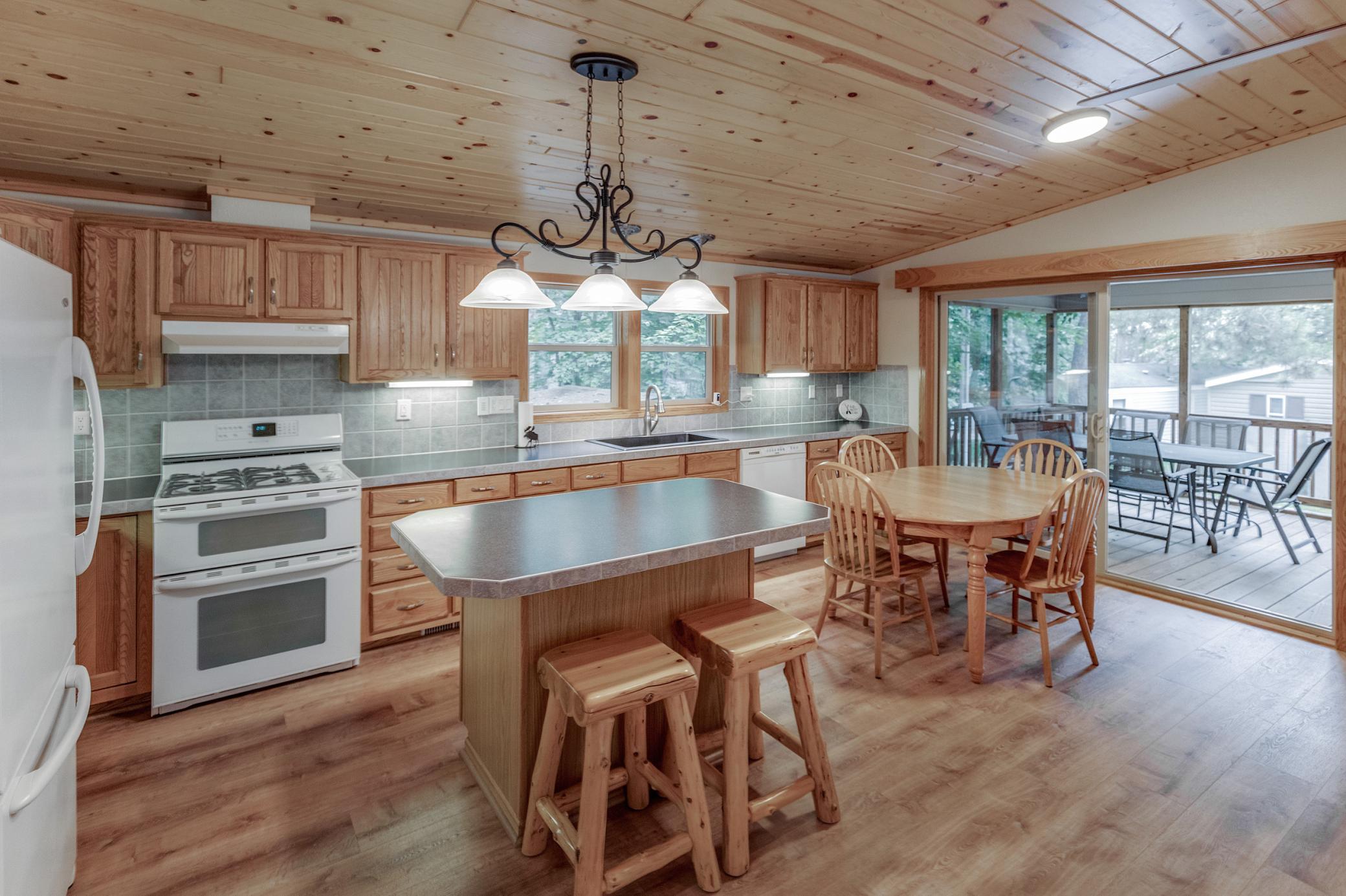 2005 single family home for sale at 12289 Whitefish Avenue, Unit 11 in Crosslake, MN — 2 bed, 2 bath (photo 12 of 37)