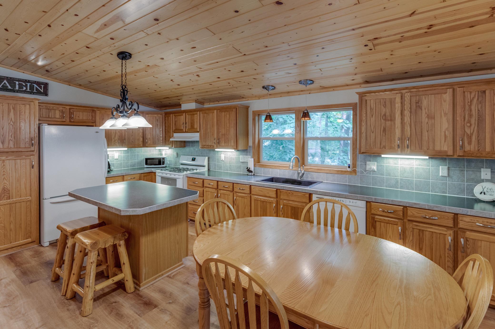 2005 single family home for sale at 12289 Whitefish Avenue, Unit 11 in Crosslake, MN — 2 bed, 2 bath (photo 13 of 37)