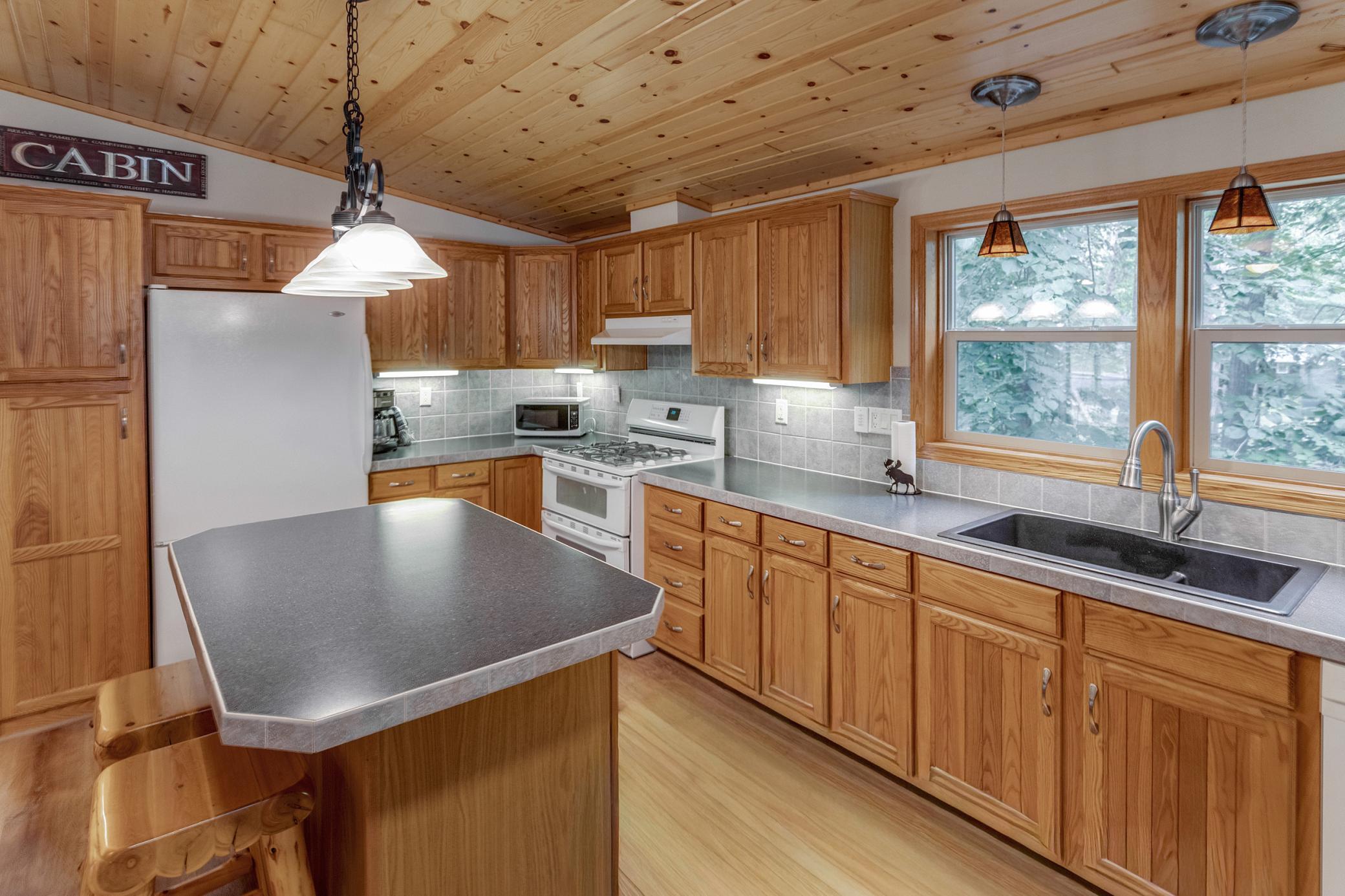 2005 single family home for sale at 12289 Whitefish Avenue, Unit 11 in Crosslake, MN — 2 bed, 2 bath (photo 15 of 37)