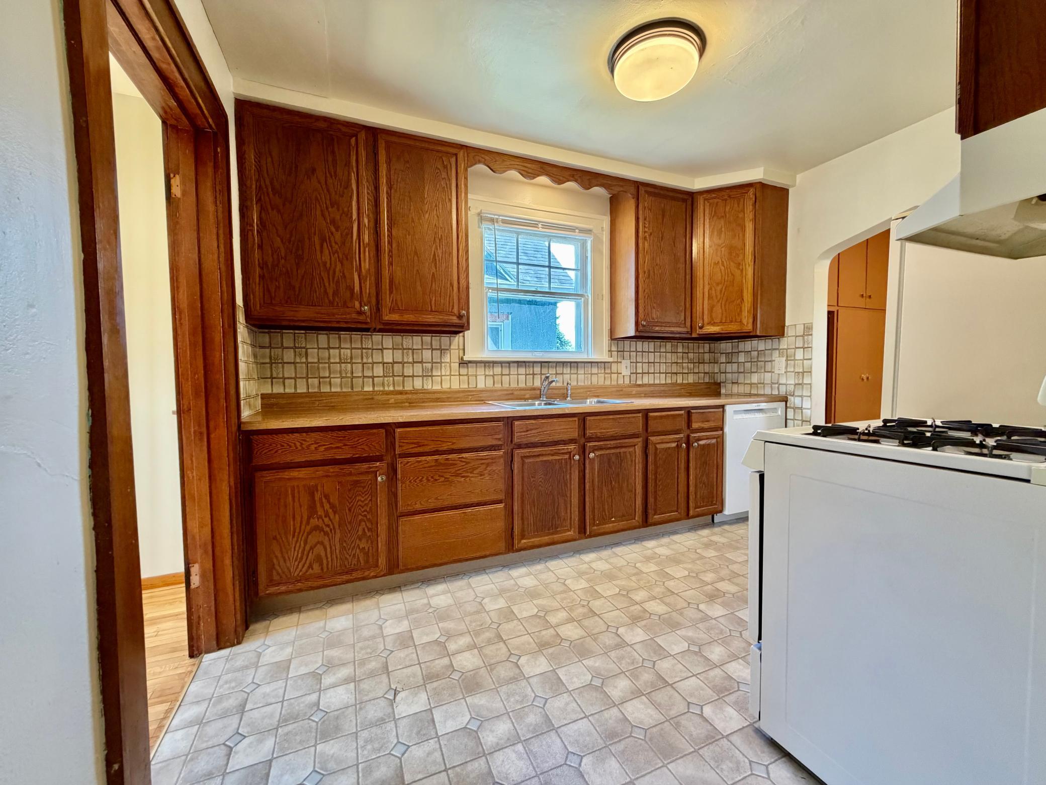 1920 single family home for sale at 509 E Vernon Avenue in Fergus Falls, MN — 3 bed, 2 bath (photo 11 of 30)