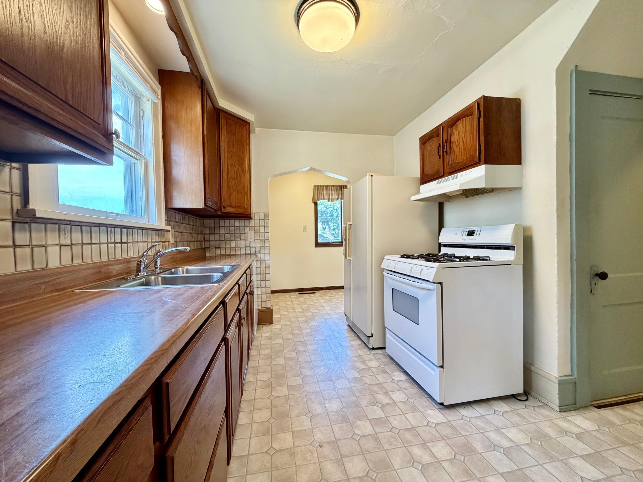 1920 single family home for sale at 509 E Vernon Avenue in Fergus Falls, MN — 3 bed, 2 bath (photo 12 of 30)