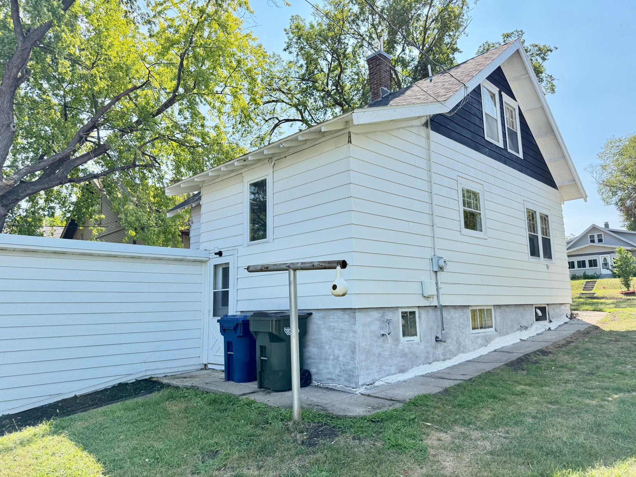 1920 single family home for sale at 509 E Vernon Avenue in Fergus Falls, MN — 3 bed, 2 bath (photo 3 of 30)