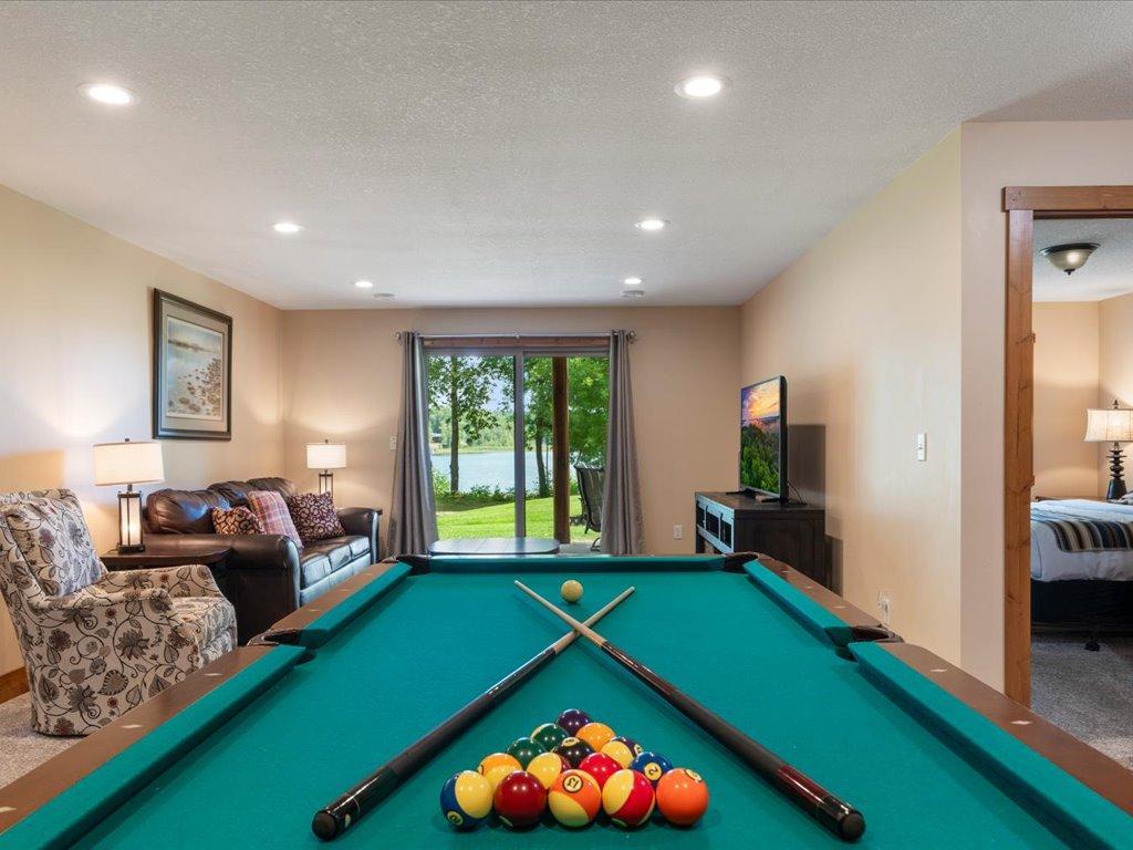 2017 twin home for sale at 6326 Wilderness Road, Unit 28 in Pequot Lakes, MN — 5 bed, 3 bath (photo 12 of 46)