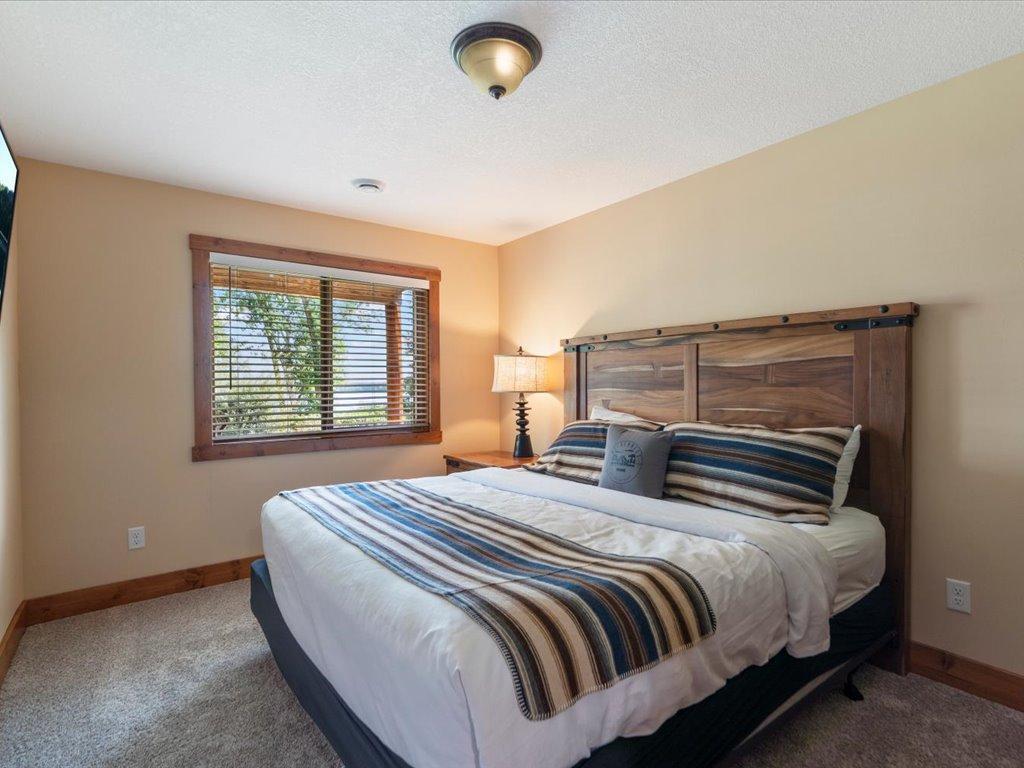 2017 twin home for sale at 6326 Wilderness Road, Unit 28 in Pequot Lakes, MN — 5 bed, 3 bath (photo 13 of 46)