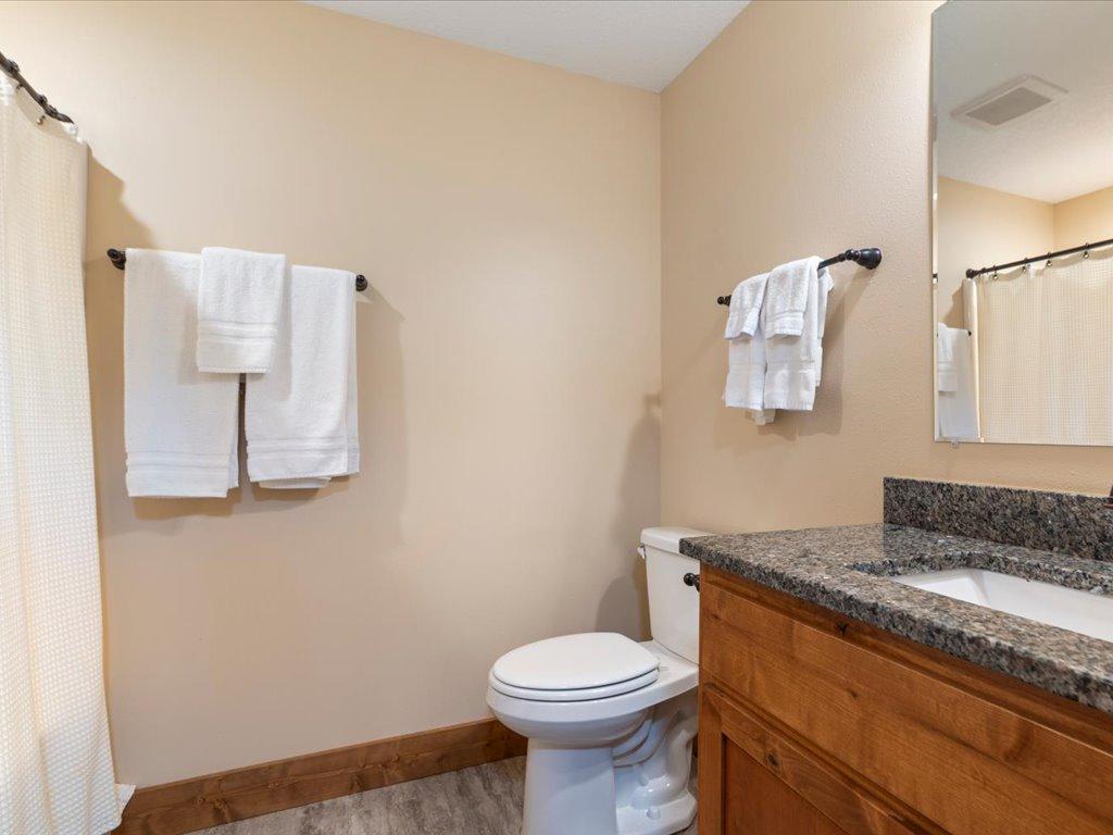 2017 twin home for sale at 6326 Wilderness Road, Unit 28 in Pequot Lakes, MN — 5 bed, 3 bath (photo 15 of 46)