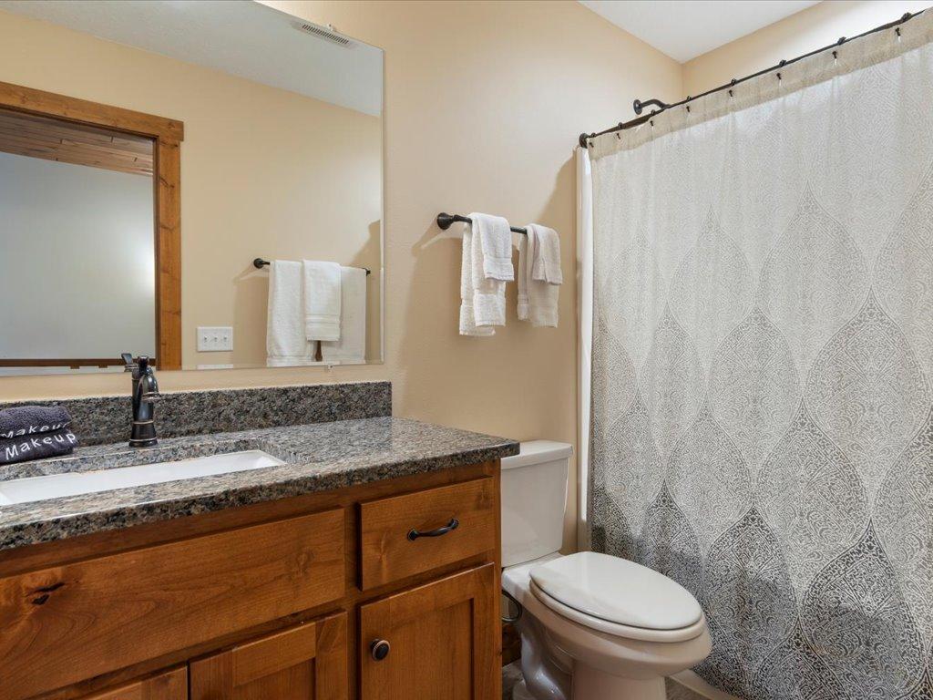 2017 twin home for sale at 6326 Wilderness Road, Unit 28 in Pequot Lakes, MN — 5 bed, 3 bath (photo 21 of 46)