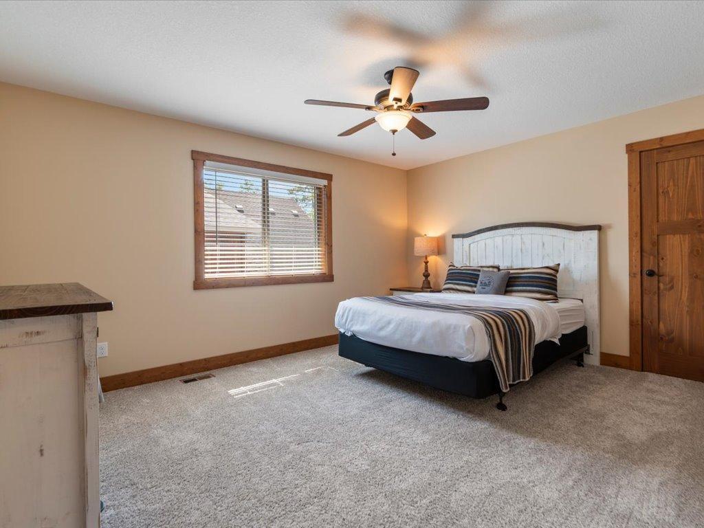 2017 twin home for sale at 6326 Wilderness Road, Unit 28 in Pequot Lakes, MN — 5 bed, 3 bath (photo 23 of 46)