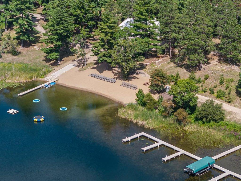 2017 twin home for sale at 6326 Wilderness Road, Unit 28 in Pequot Lakes, MN — 5 bed, 3 bath (photo 38 of 46)