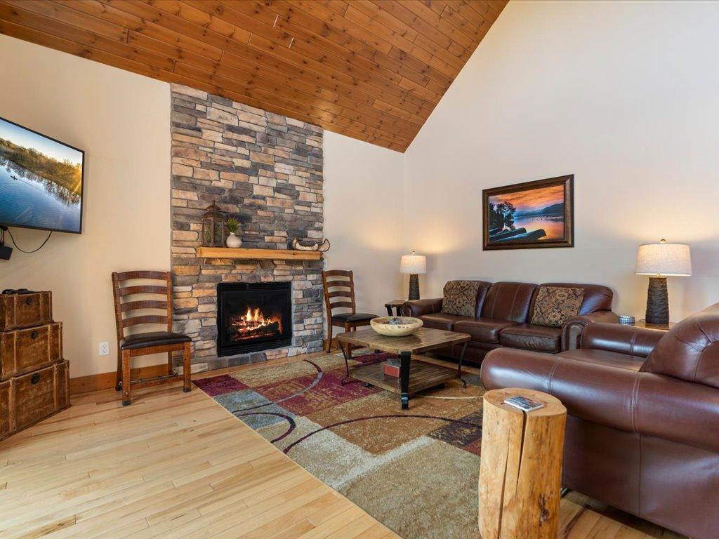 2017 twin home for sale at 6326 Wilderness Road, Unit 28 in Pequot Lakes, MN — 5 bed, 3 bath (photo 8 of 46)