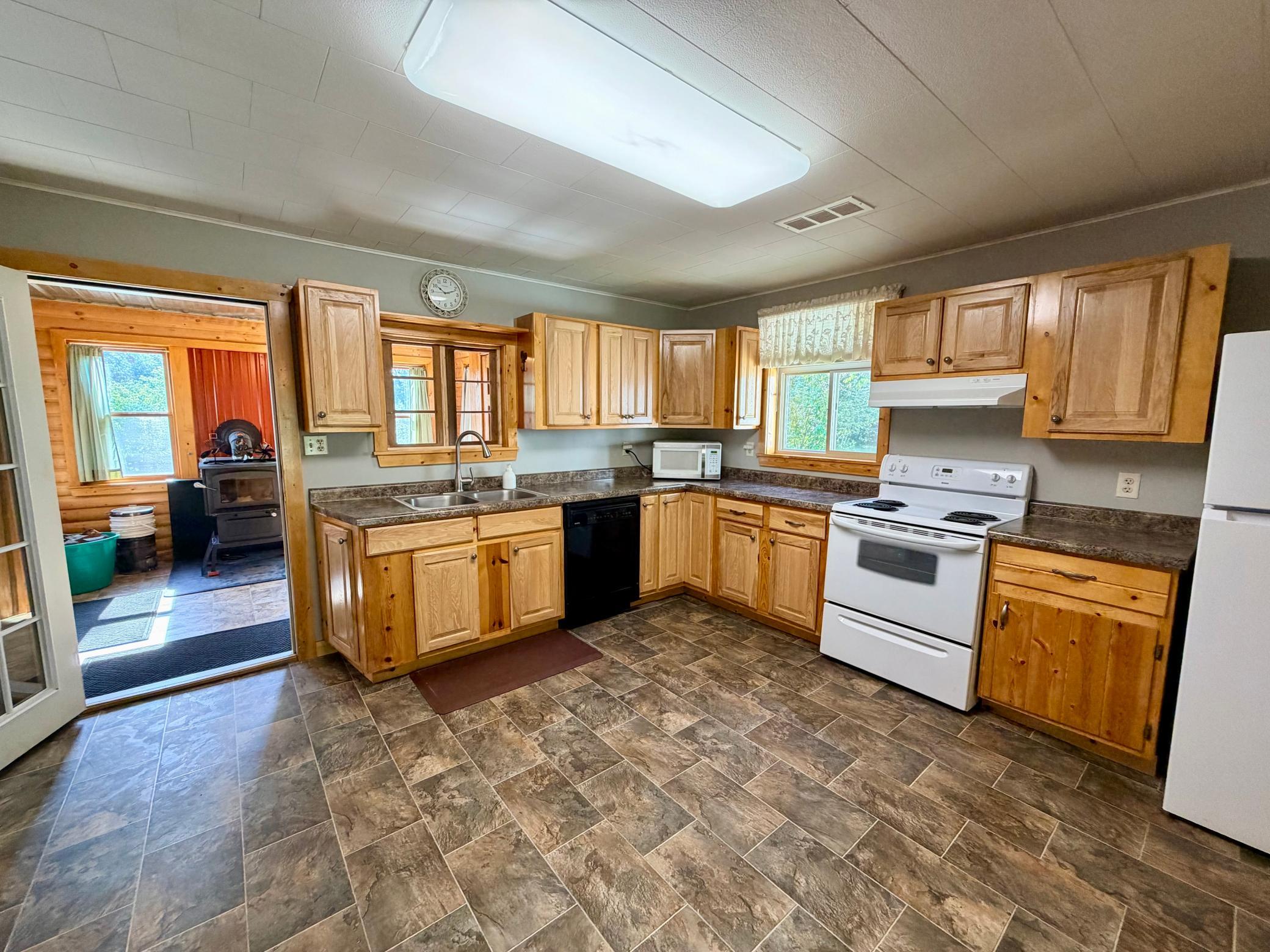 1900 single family home for sale at 39726 350th Avenue SE in Fosston, MN — 3 bed, 2 bath (photo 15 of 51)