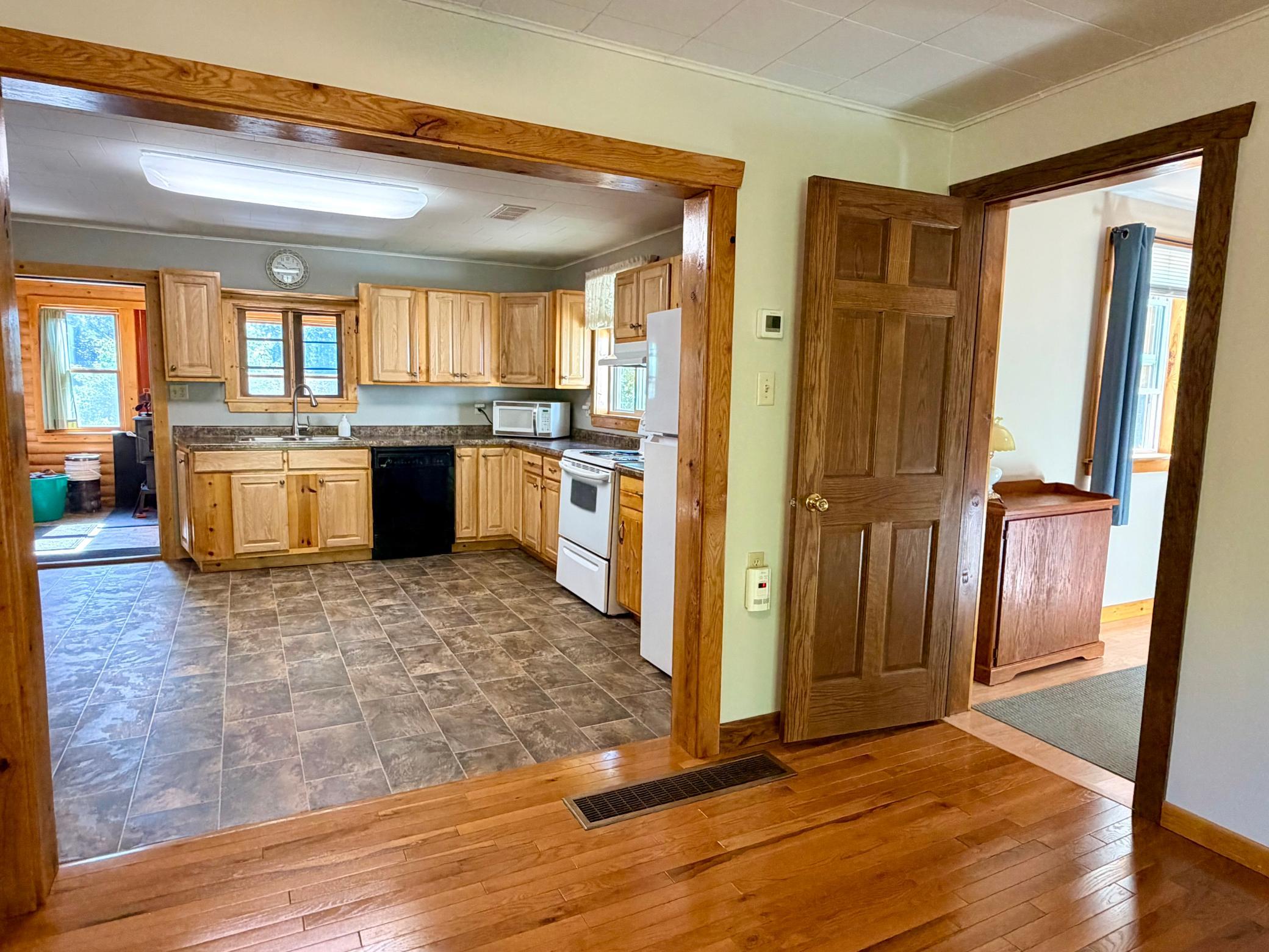 1900 single family home for sale at 39726 350th Avenue SE in Fosston, MN — 3 bed, 2 bath (photo 19 of 51)