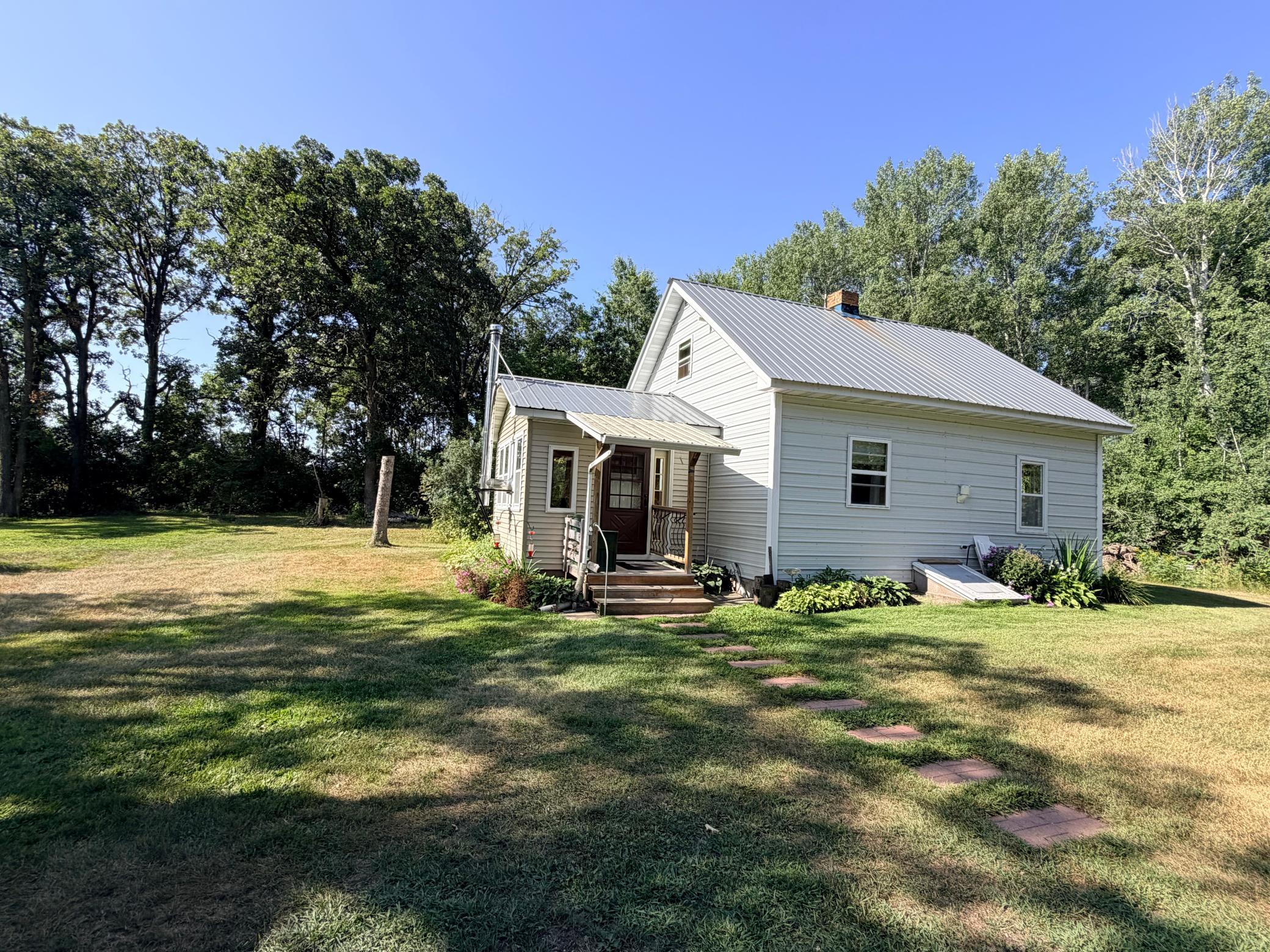 1900 single family home for sale at 39726 350th Avenue SE in Fosston, MN — 3 bed, 2 bath (photo 4 of 51)