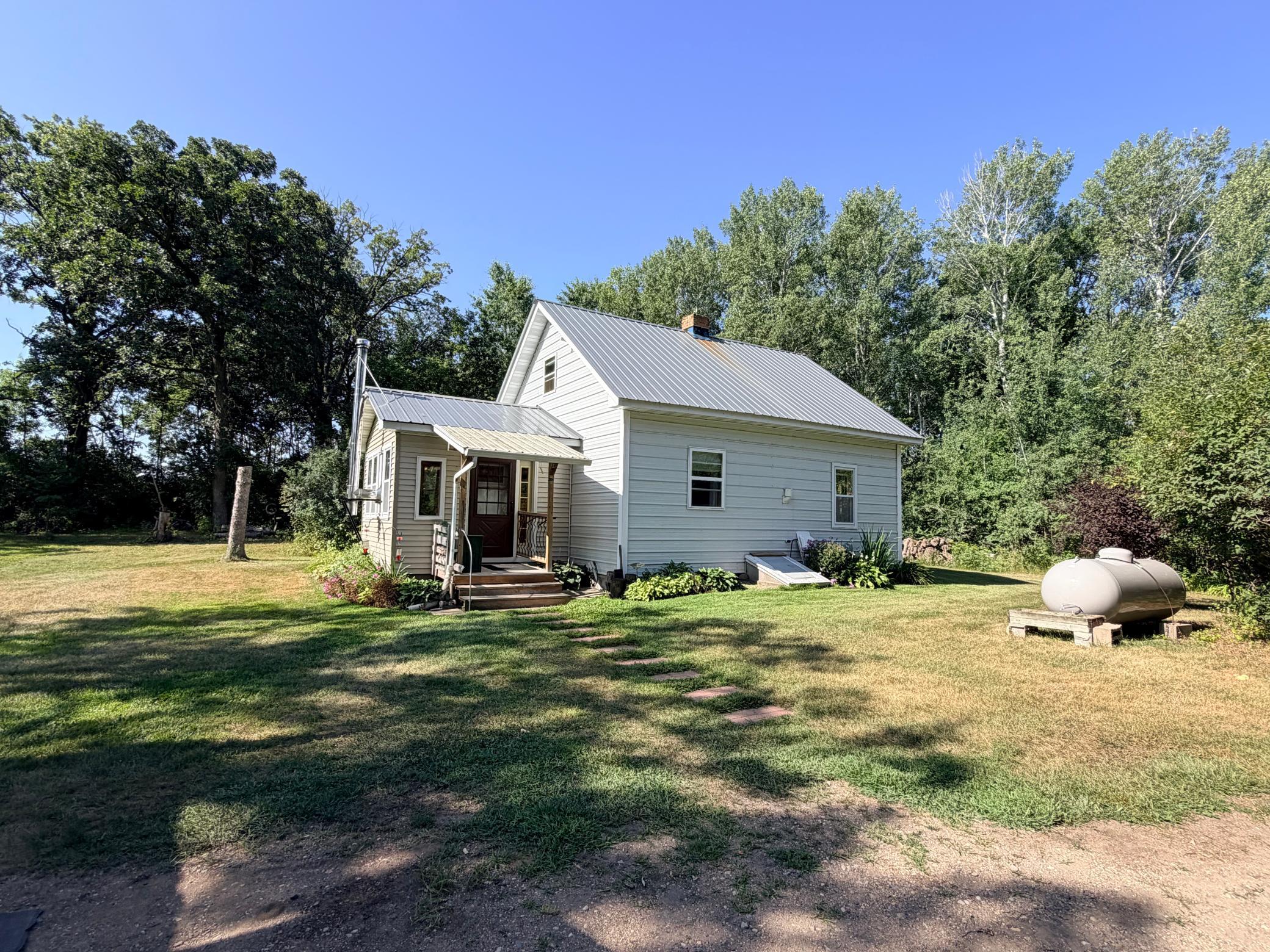 1900 single family home for sale at 39726 350th Avenue SE in Fosston, MN — 3 bed, 2 bath (photo 6 of 51)