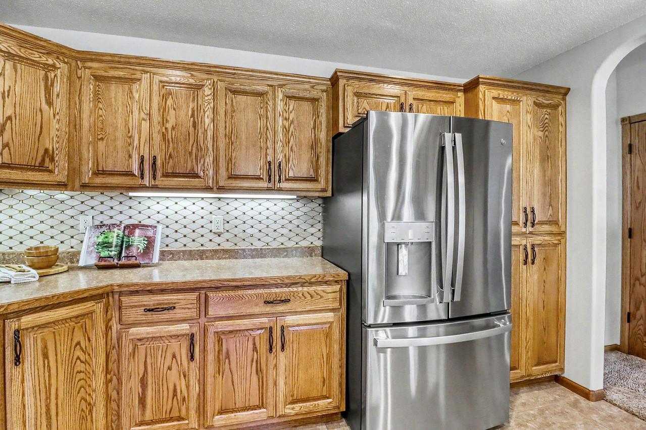 2007 single family home for sale at 555 Queens Court in Moorhead, MN — 5 bed, 3 bath (photo 22 of 68)