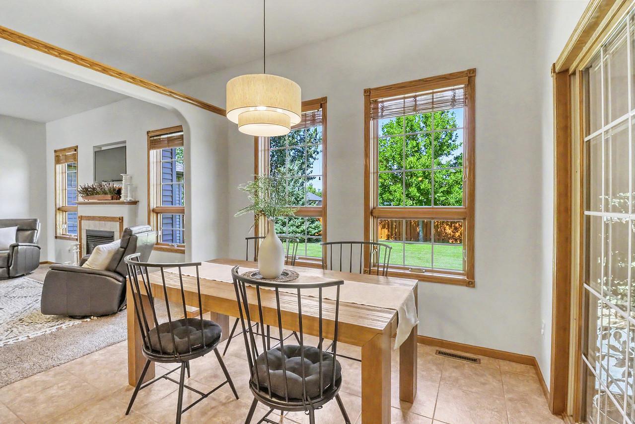 2007 single family home for sale at 555 Queens Court in Moorhead, MN — 5 bed, 3 bath (photo 25 of 68)