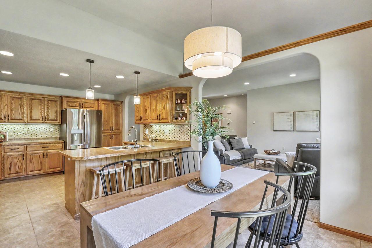 2007 single family home for sale at 555 Queens Court in Moorhead, MN — 5 bed, 3 bath (photo 26 of 68)