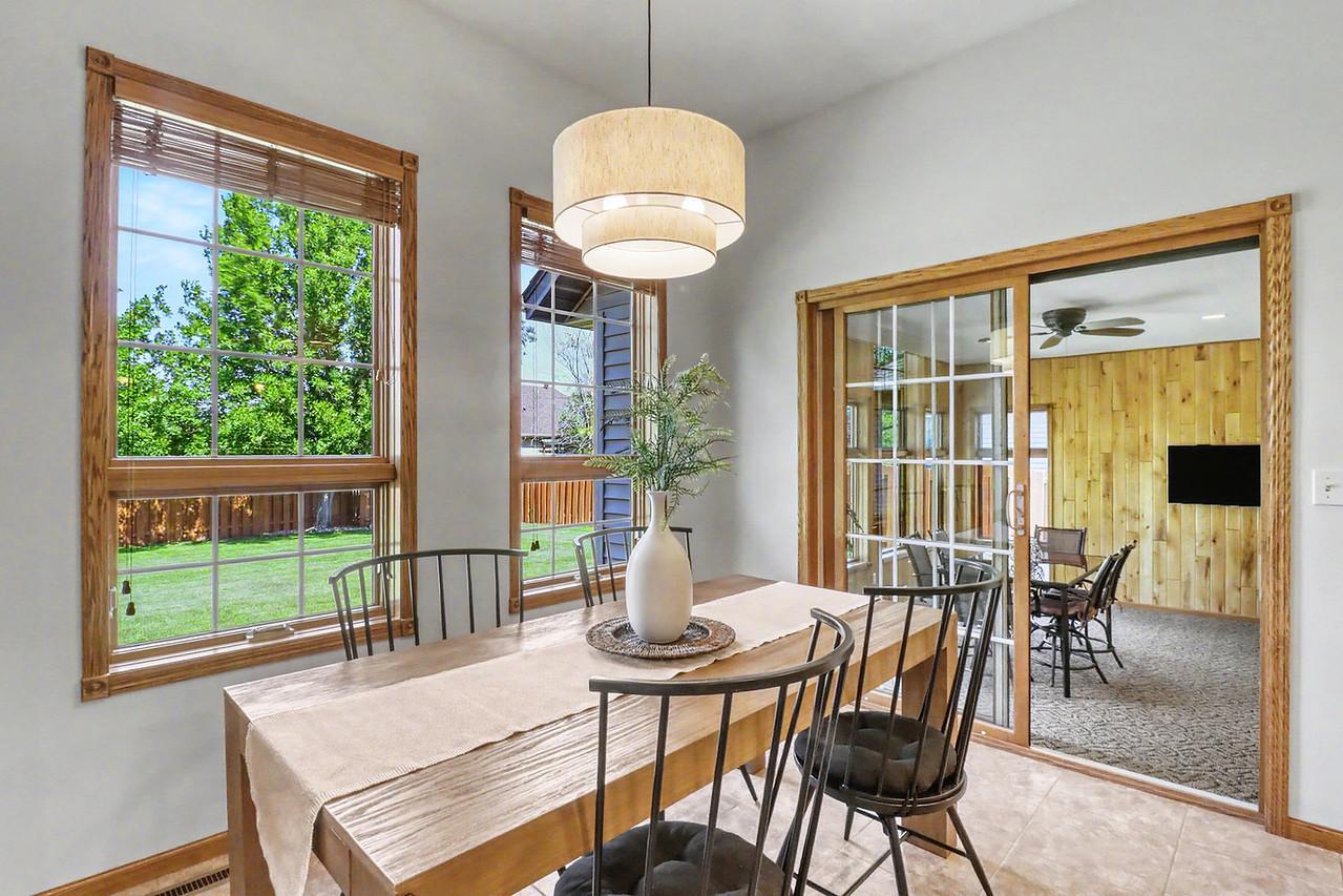 2007 single family home for sale at 555 Queens Court in Moorhead, MN — 5 bed, 3 bath (photo 27 of 68)