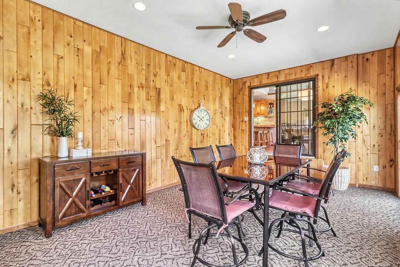 2007 single family home for sale at 555 Queens Court in Moorhead, MN — 5 bed, 3 bath (photo 30 of 68)