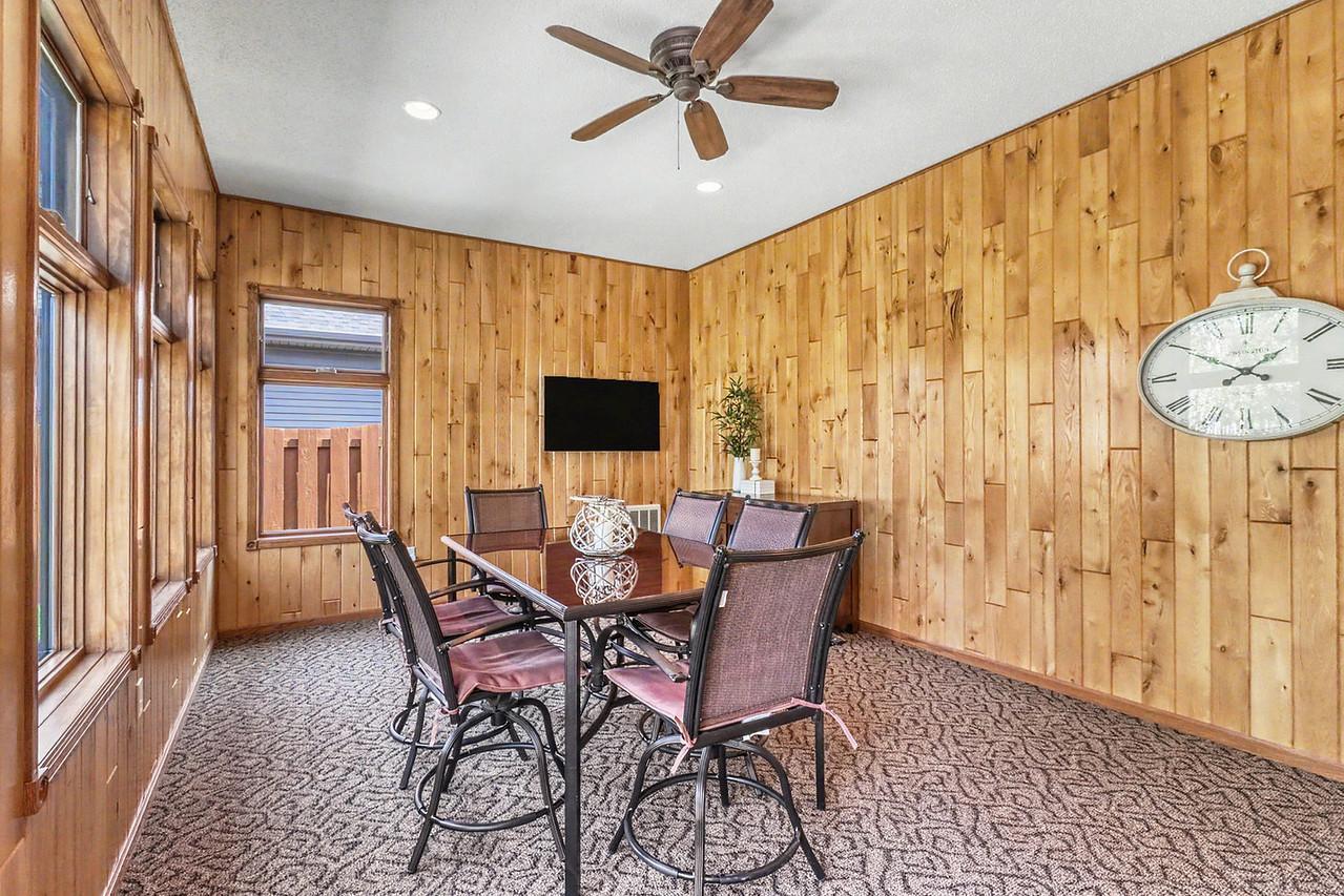 2007 single family home for sale at 555 Queens Court in Moorhead, MN — 5 bed, 3 bath (photo 31 of 68)