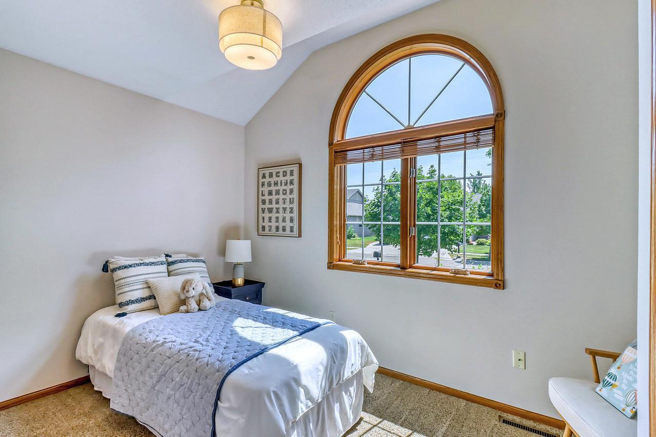 2007 single family home for sale at 555 Queens Court in Moorhead, MN — 5 bed, 3 bath (photo 42 of 68)