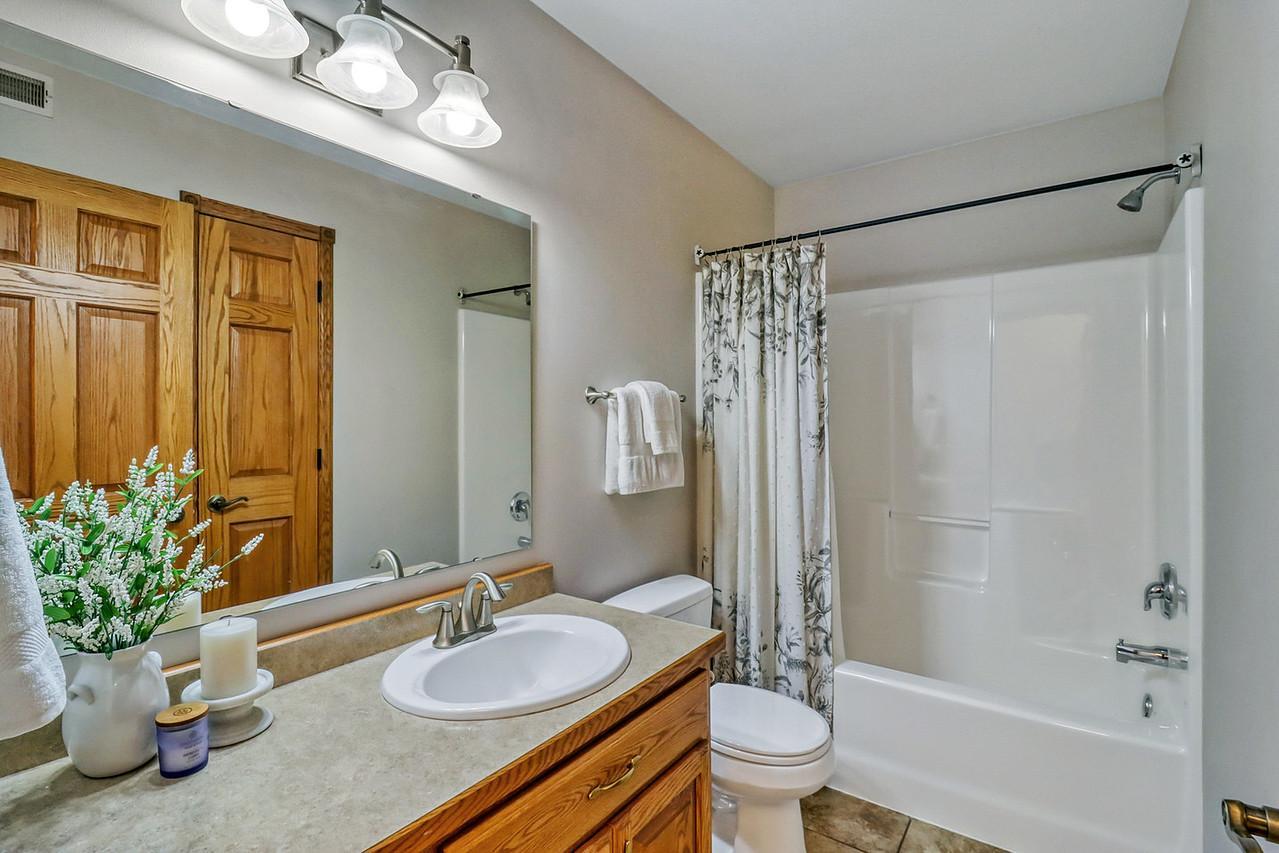 2007 single family home for sale at 555 Queens Court in Moorhead, MN — 5 bed, 3 bath (photo 45 of 68)