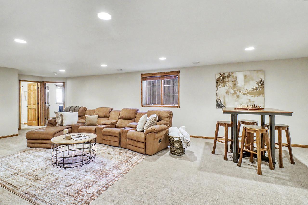 2007 single family home for sale at 555 Queens Court in Moorhead, MN — 5 bed, 3 bath (photo 49 of 68)