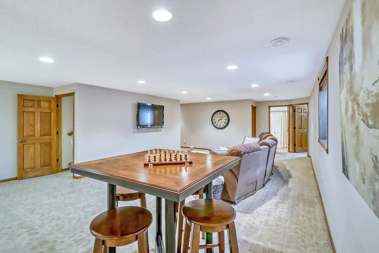 2007 single family home for sale at 555 Queens Court in Moorhead, MN — 5 bed, 3 bath (photo 50 of 68)