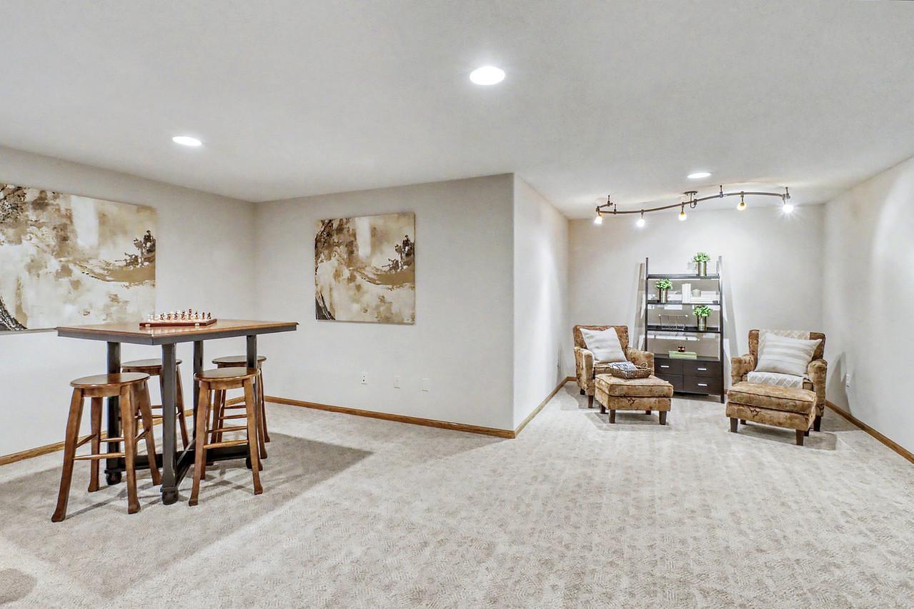 2007 single family home for sale at 555 Queens Court in Moorhead, MN — 5 bed, 3 bath (photo 51 of 68)