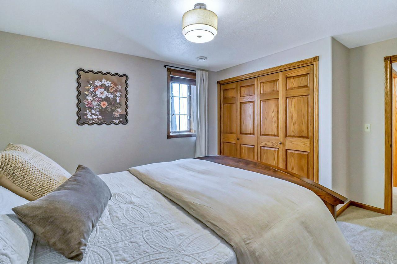 2007 single family home for sale at 555 Queens Court in Moorhead, MN — 5 bed, 3 bath (photo 54 of 68)