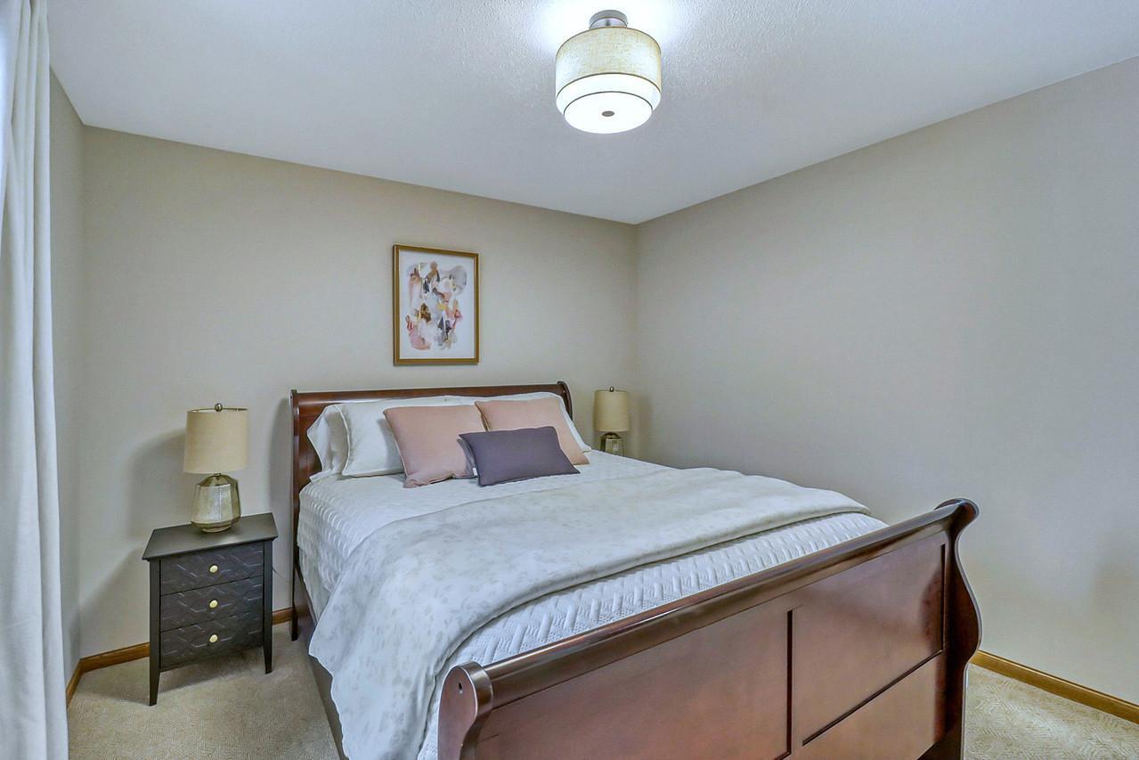 2007 single family home for sale at 555 Queens Court in Moorhead, MN — 5 bed, 3 bath (photo 56 of 68)
