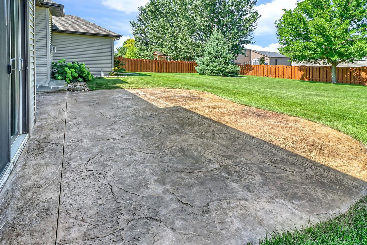 2007 single family home for sale at 555 Queens Court in Moorhead, MN — 5 bed, 3 bath (photo 63 of 68)