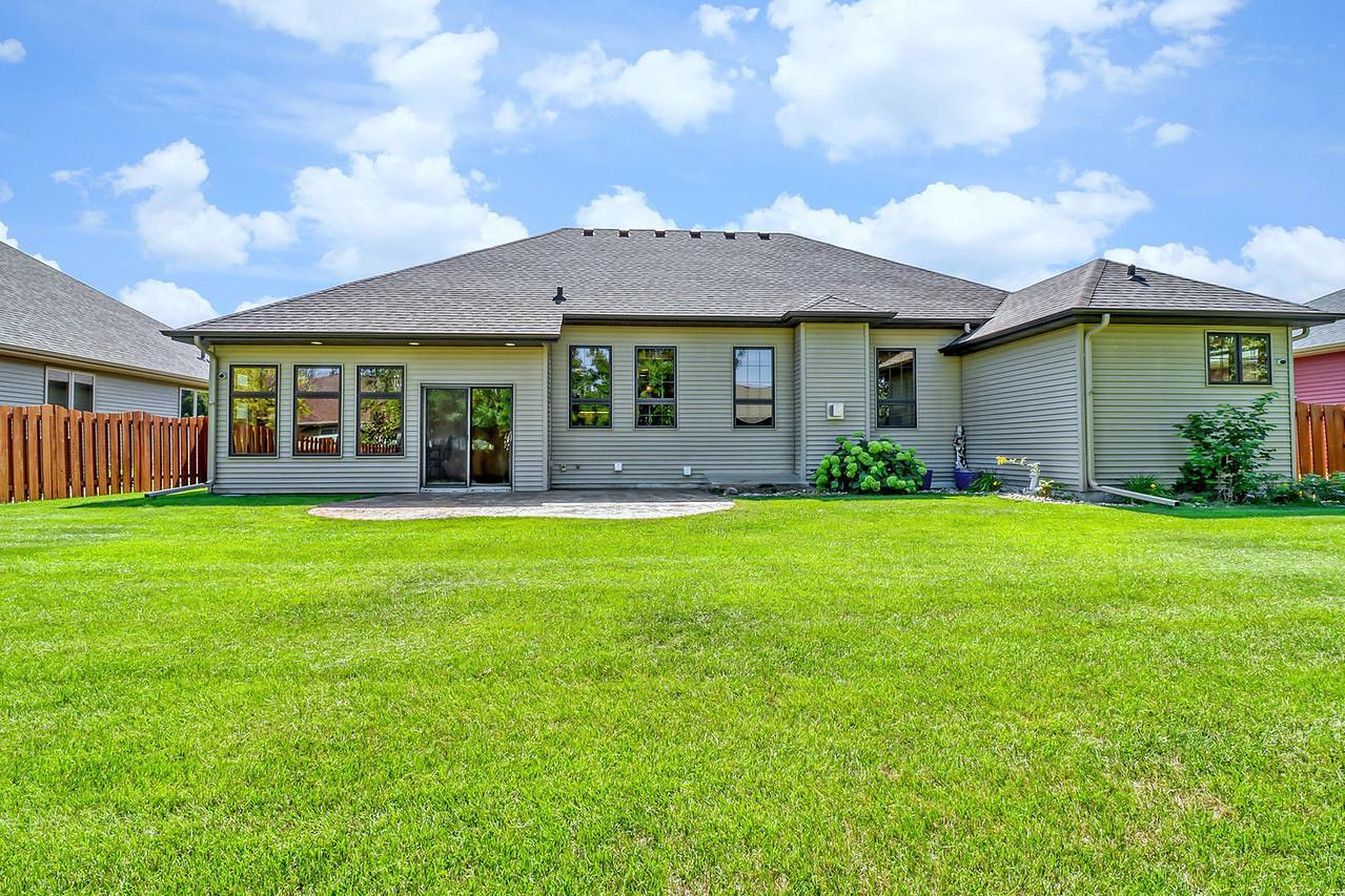 2007 single family home for sale at 555 Queens Court in Moorhead, MN — 5 bed, 3 bath (photo 65 of 68)
