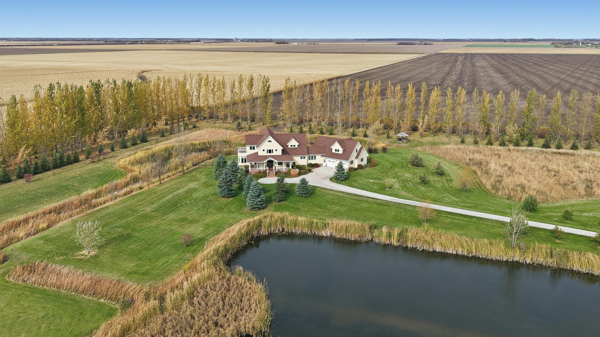 2014 single family home for sale at 3422 73rd Avenue N in Moorhead, MN — 5 bed, 5 bath (photo 2 of 70)