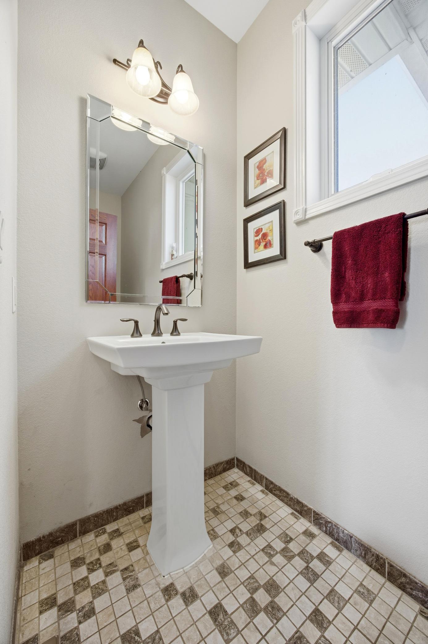 2014 single family home for sale at 3422 73rd Avenue N in Moorhead, MN — 5 bed, 5 bath (photo 22 of 70)