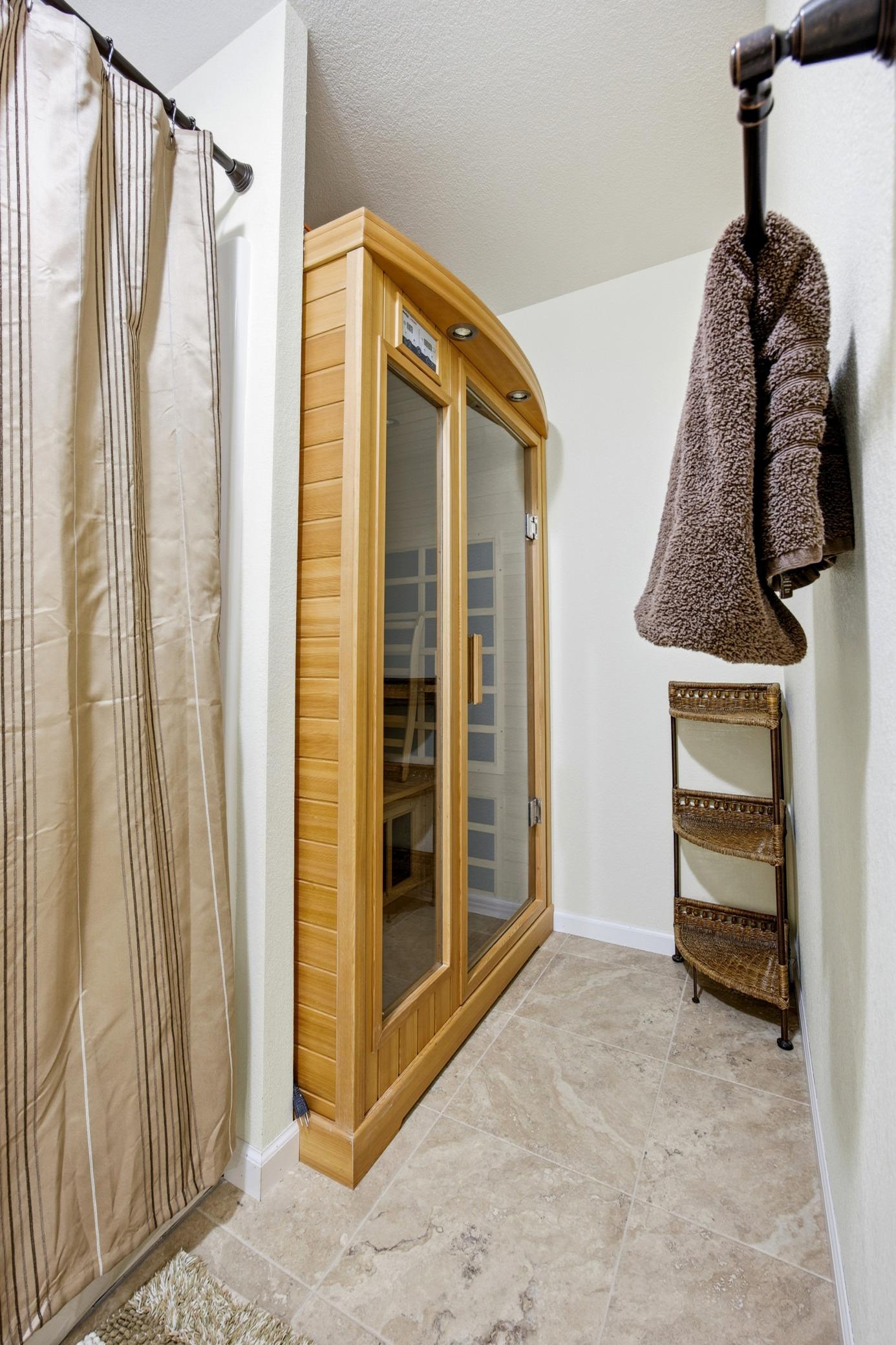 2014 single family home for sale at 3422 73rd Avenue N in Moorhead, MN — 5 bed, 5 bath (photo 36 of 70)