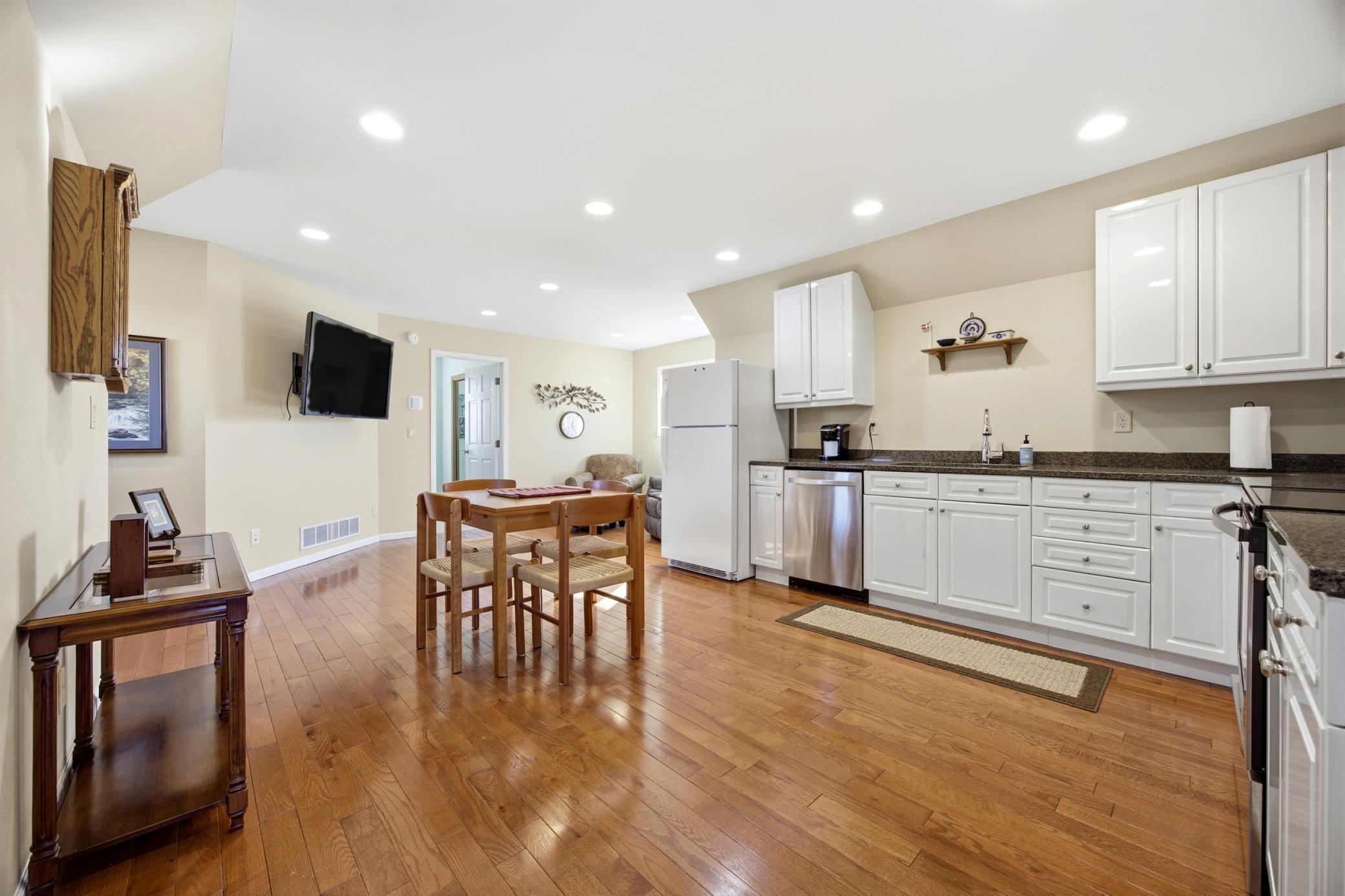 2014 single family home for sale at 3422 73rd Avenue N in Moorhead, MN — 5 bed, 5 bath (photo 41 of 70)