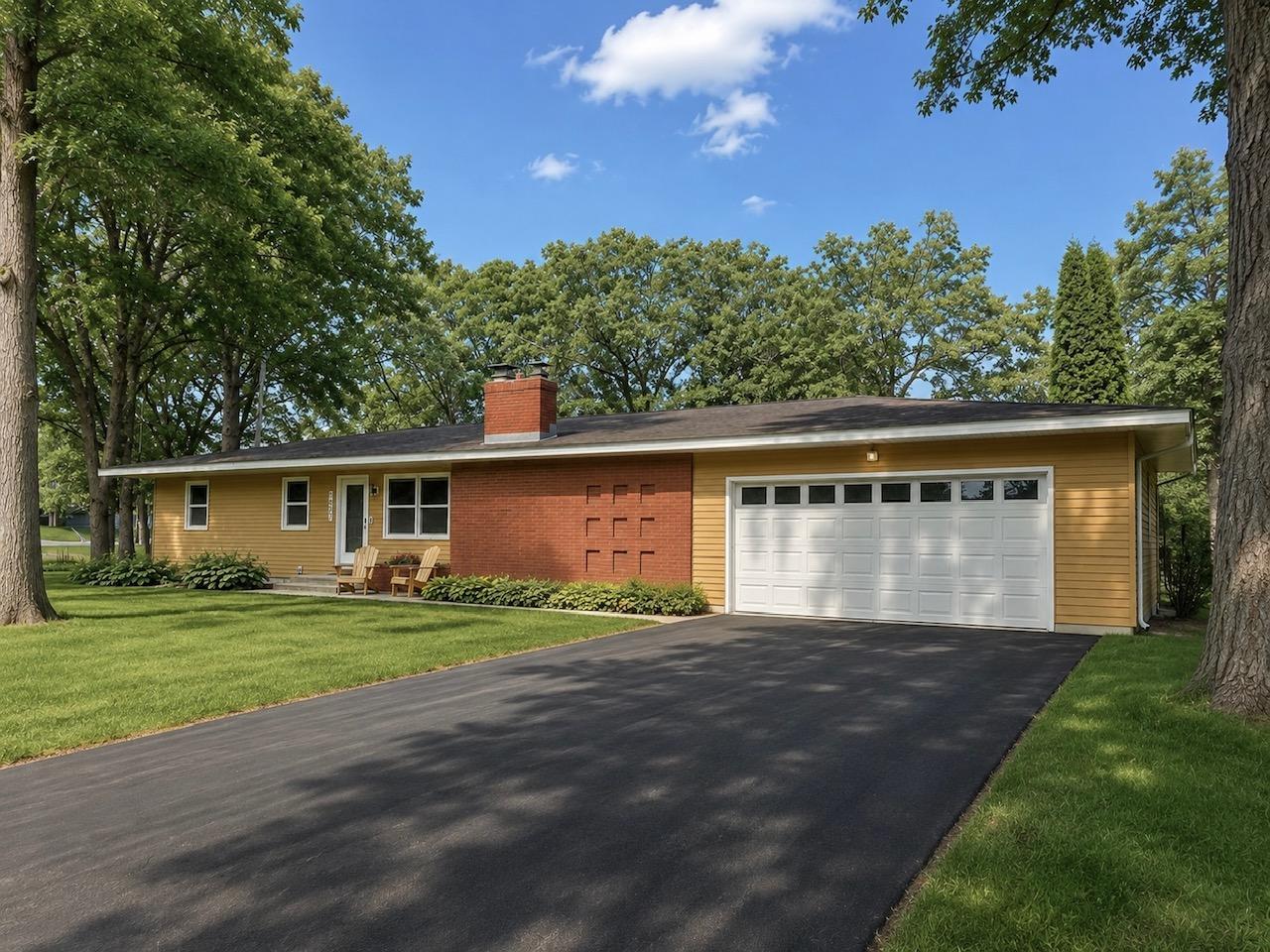 1960 single family home for sale at 1427 Lori Avenue in Detroit Lakes, MN — 4 bed, 3 bath (photo 2 of 32)