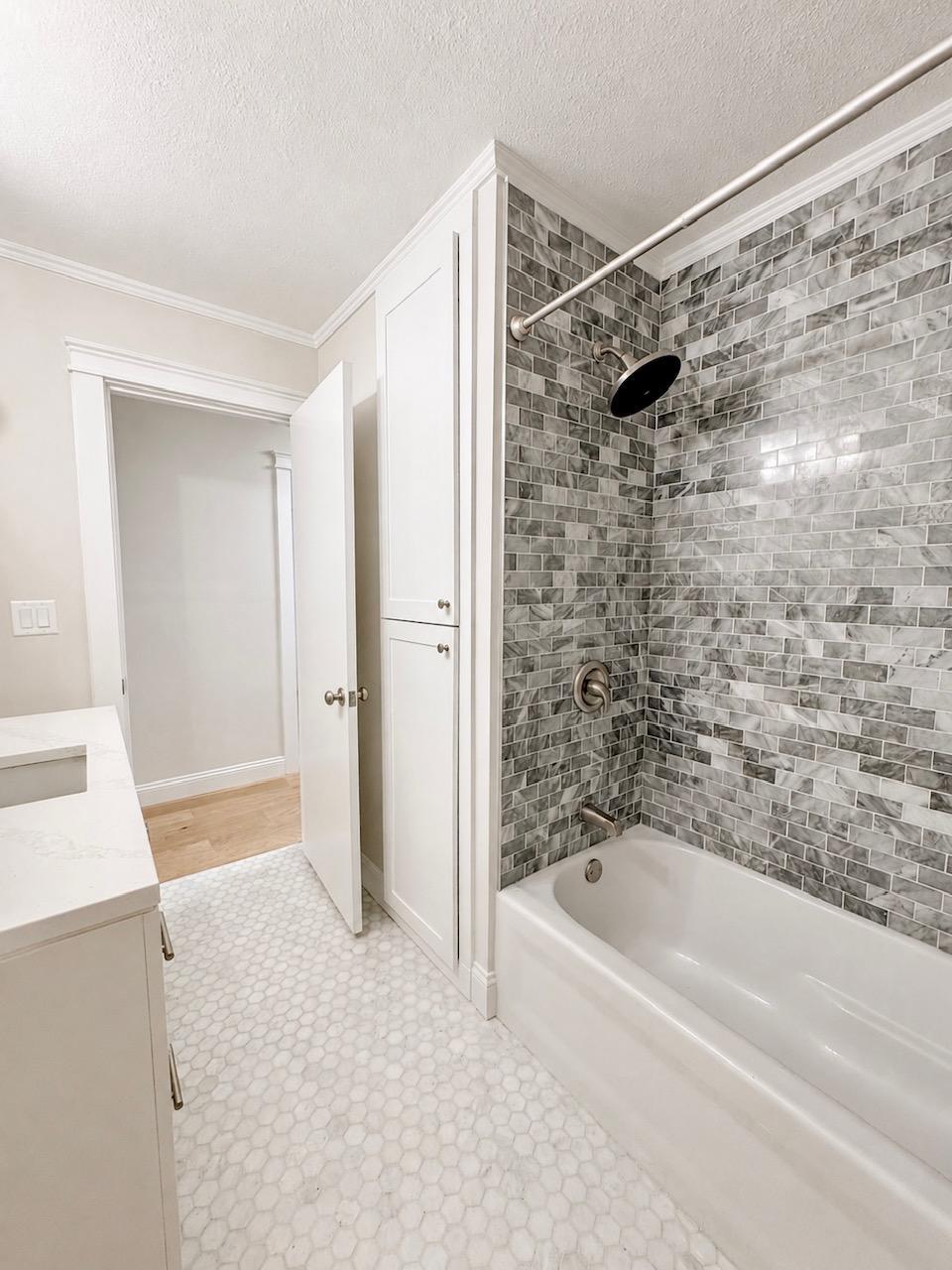 1960 single family home for sale at 1427 Lori Avenue in Detroit Lakes, MN — 4 bed, 3 bath (photo 16 of 32)