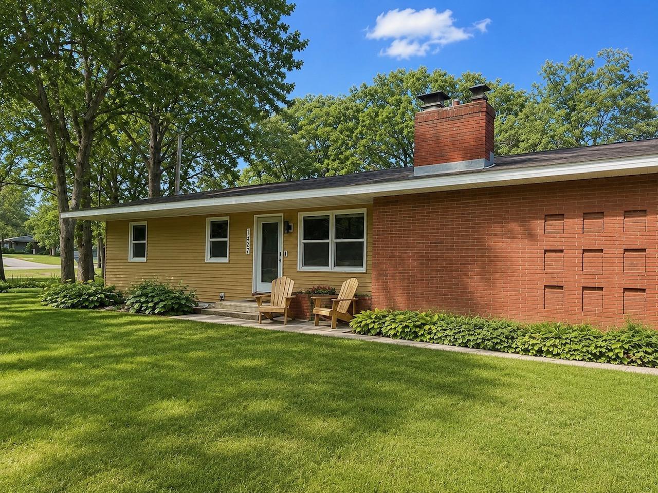 1960 single family home for sale at 1427 Lori Avenue in Detroit Lakes, MN — 4 bed, 3 bath (photo 3 of 32)