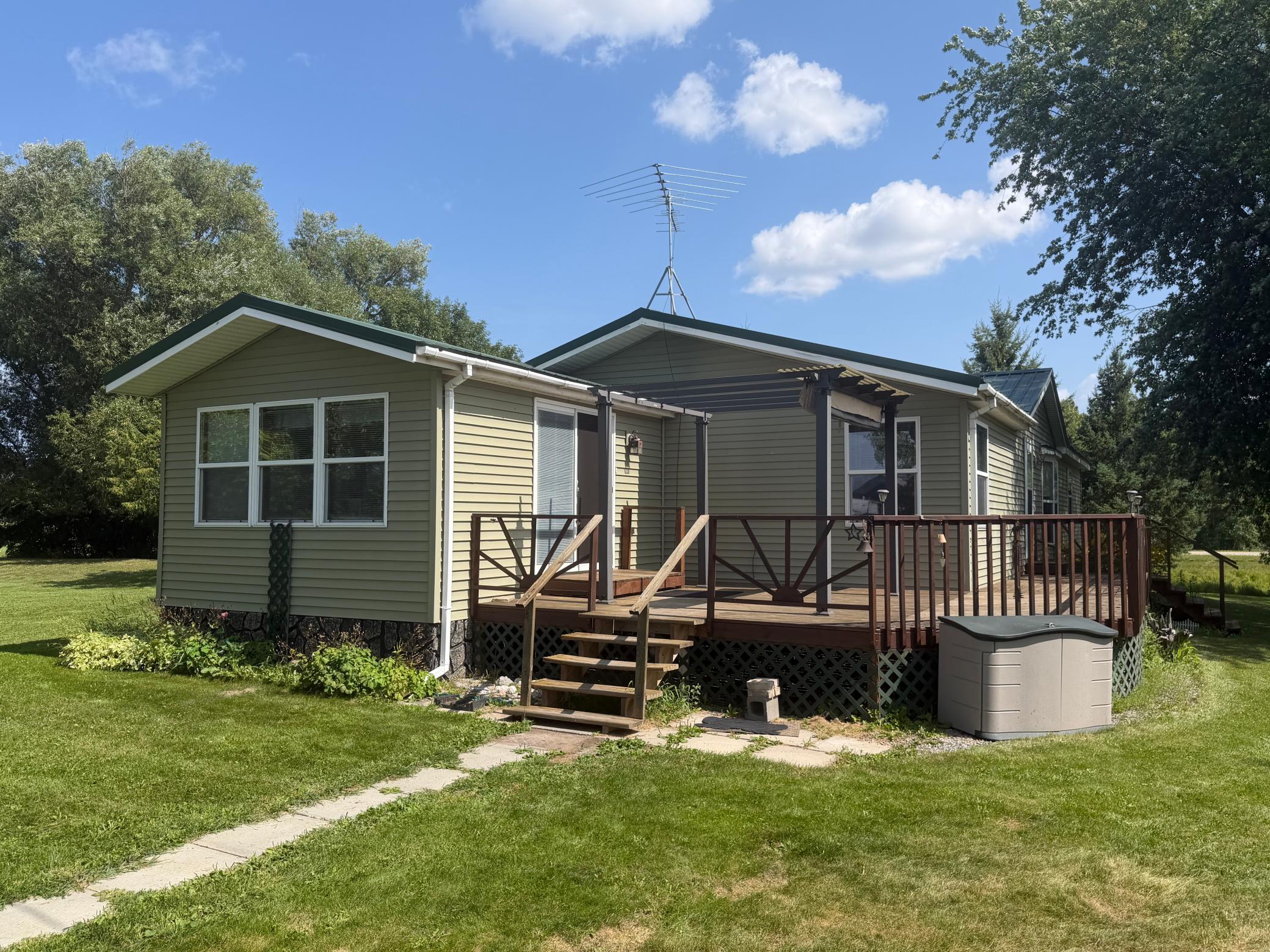 2000 single family home for sale at 1506 County Road 1 SW in Baudette, MN — 3 bed, 2 bath (photo 2 of 23)