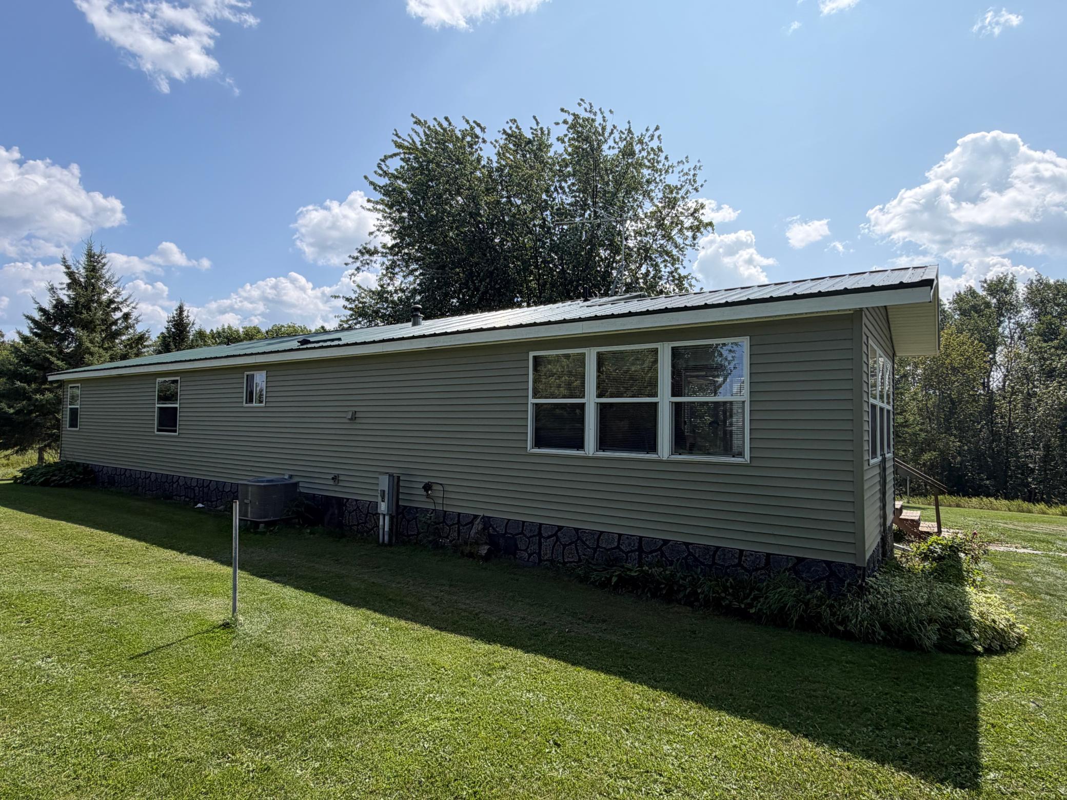 2000 single family home for sale at 1506 County Road 1 SW in Baudette, MN — 3 bed, 2 bath (photo 6 of 23)