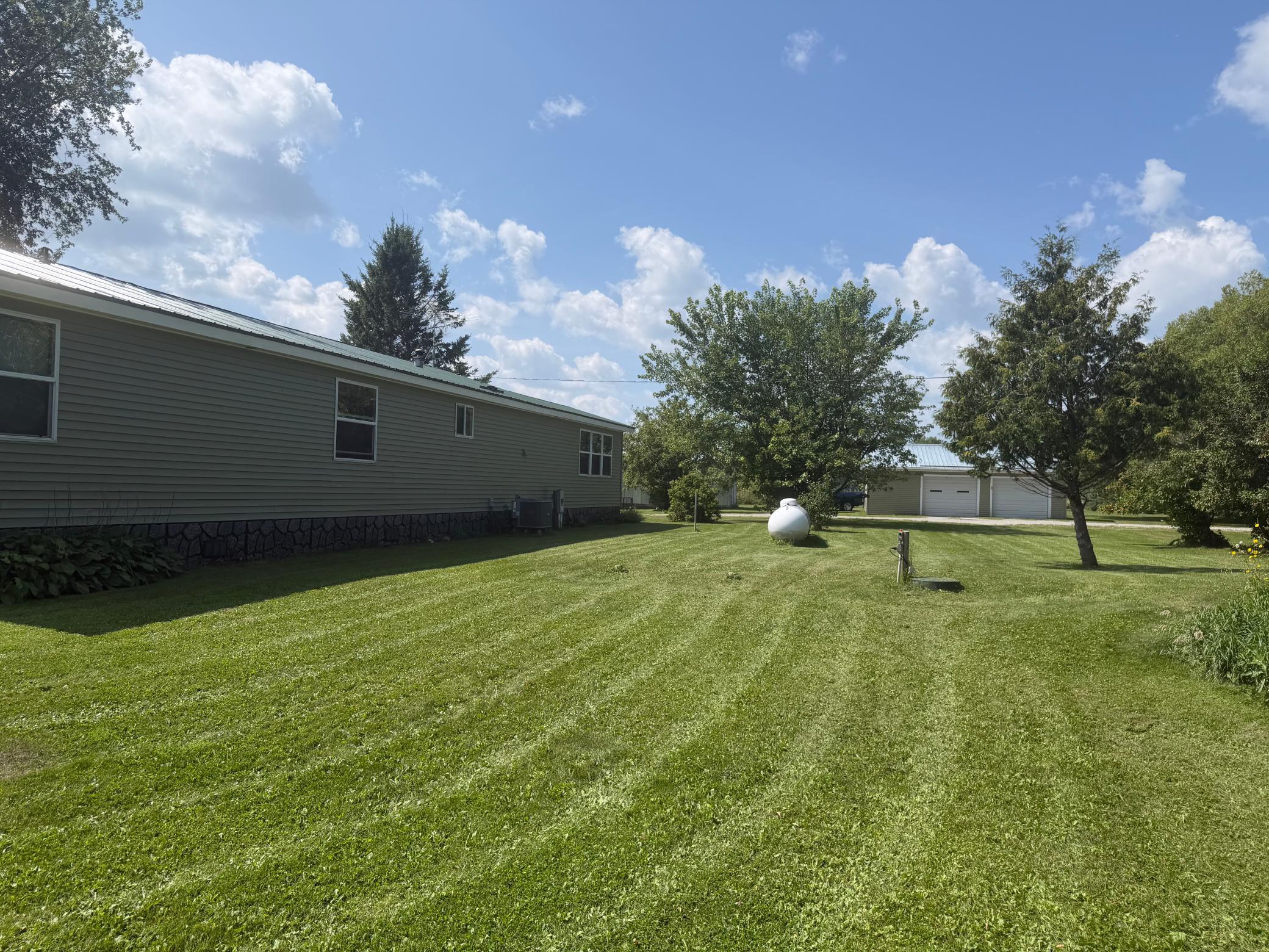 2000 single family home for sale at 1506 County Road 1 SW in Baudette, MN — 3 bed, 2 bath (photo 7 of 23)