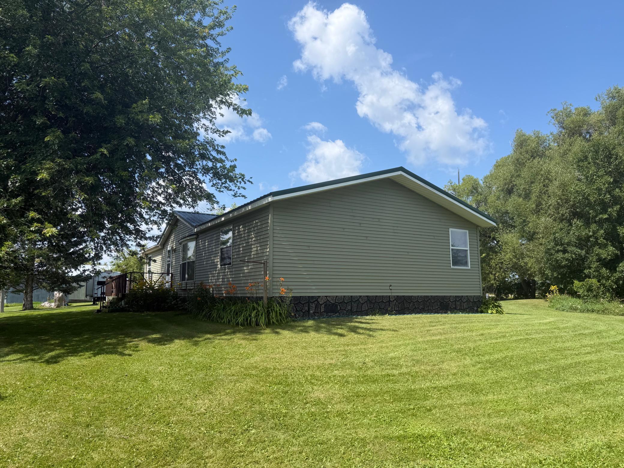 2000 single family home for sale at 1506 County Road 1 SW in Baudette, MN — 3 bed, 2 bath (photo 8 of 23)