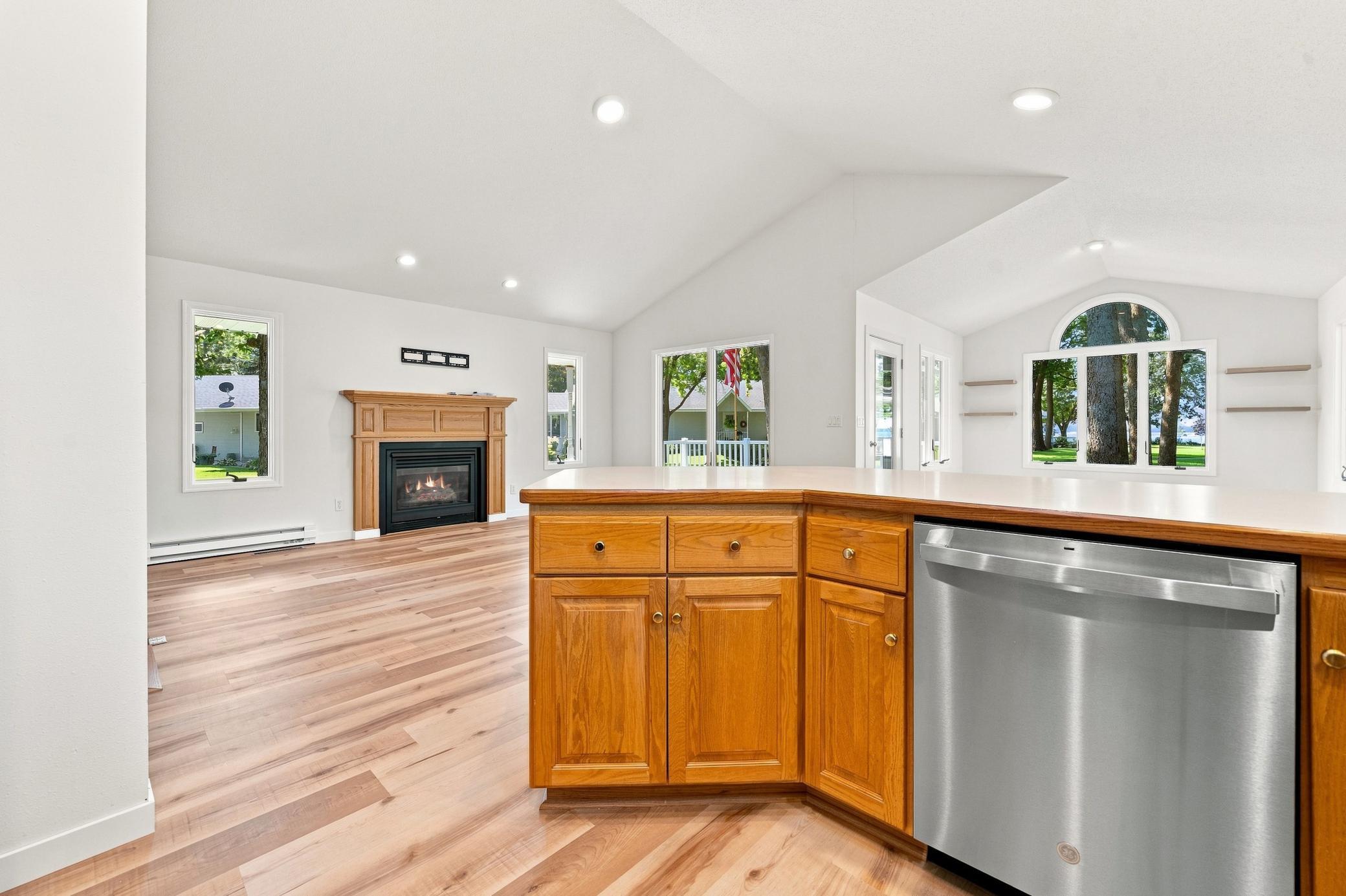 1995 home for sale at 2560 Old County Road 120 NE in Alexandria, MN — 3 bed, 3 bath (photo 13 of 56)
